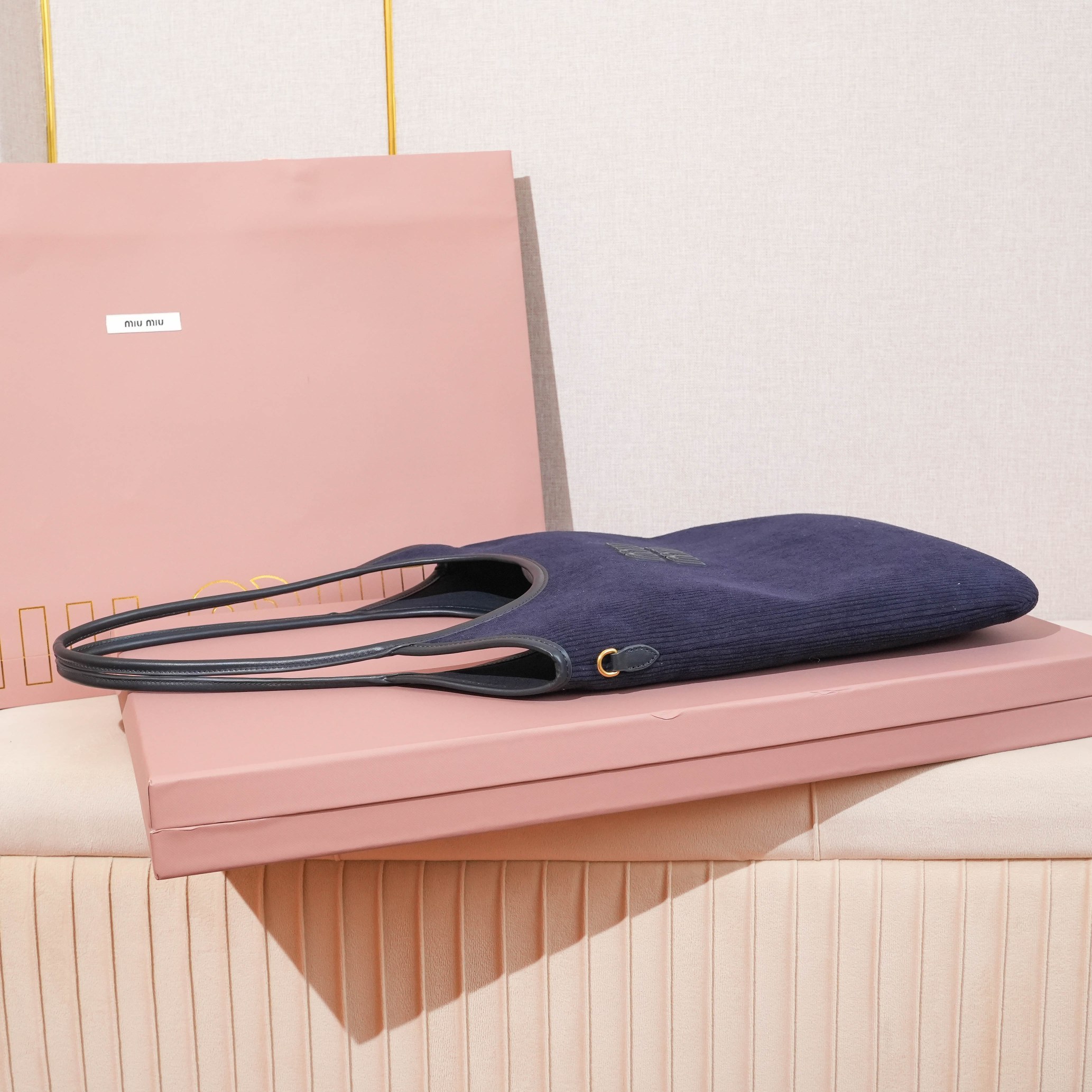 Miu Miu ミュウミュウ レディース ファッションバッグ コンパクト 青色 - 画像 5