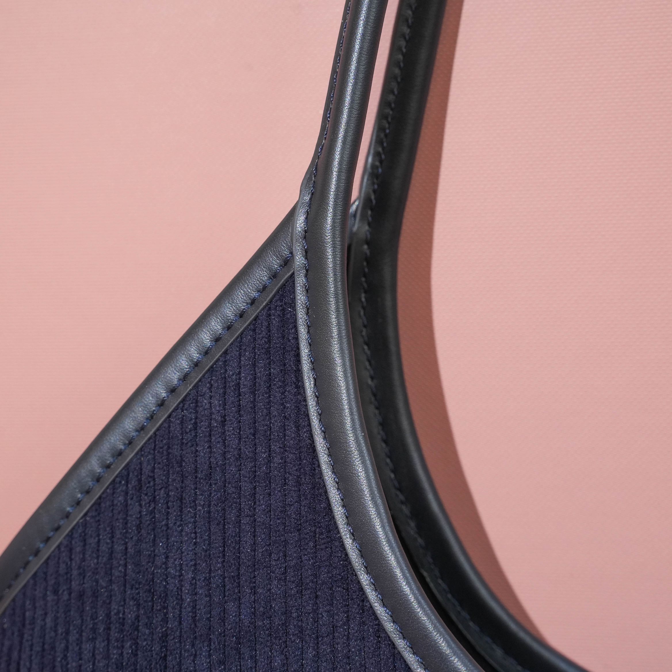 Miu Miu ミュウミュウ レディース ファッションバッグ コンパクト 青色 - 画像 6