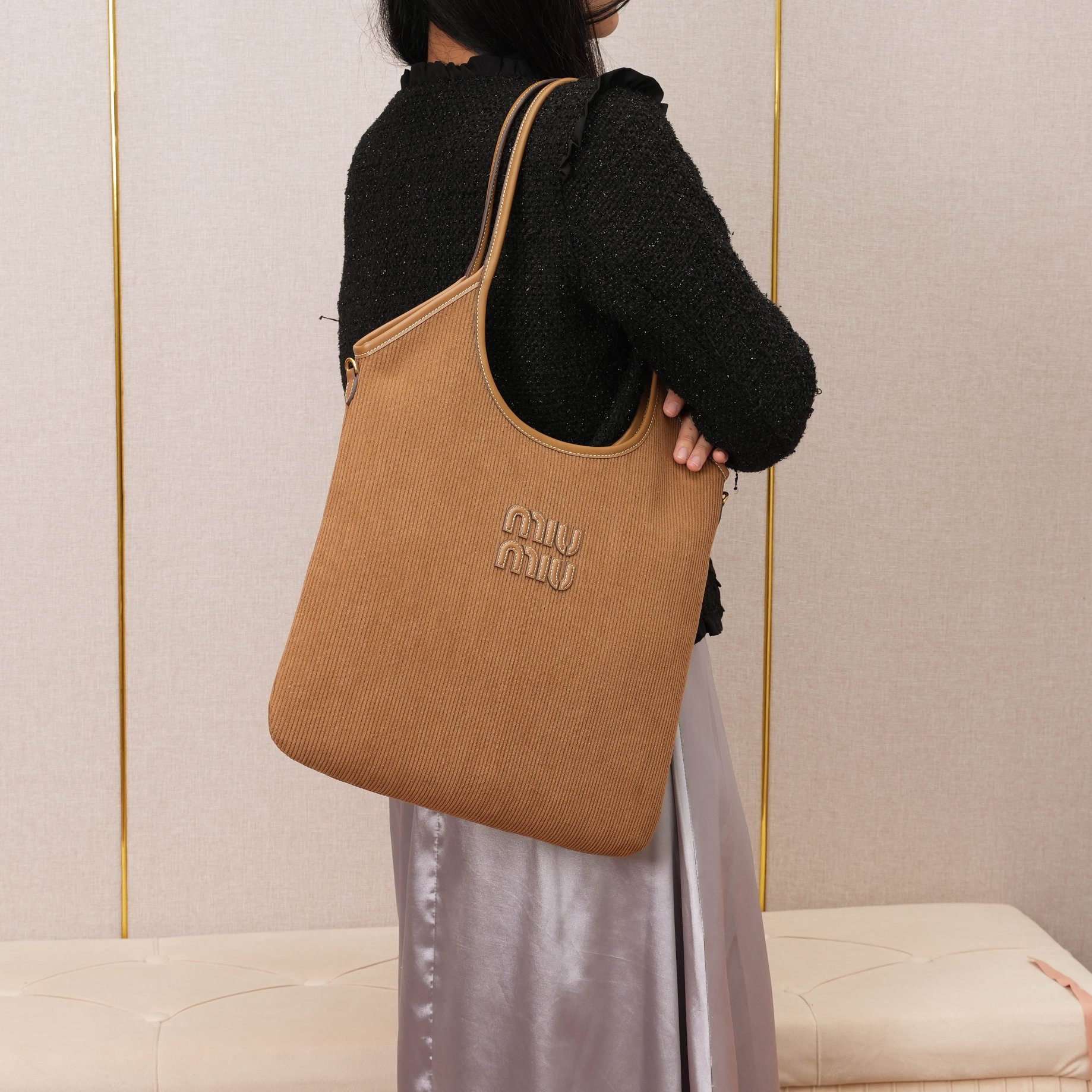 MIU MIU ハンドバッグ | コンパクト|ブラウン - 画像 2