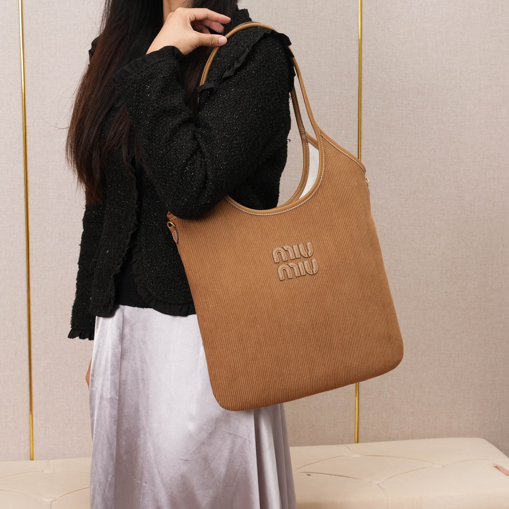 MIU MIU ハンドバッグ | コンパクト|ブラウン - 画像 4