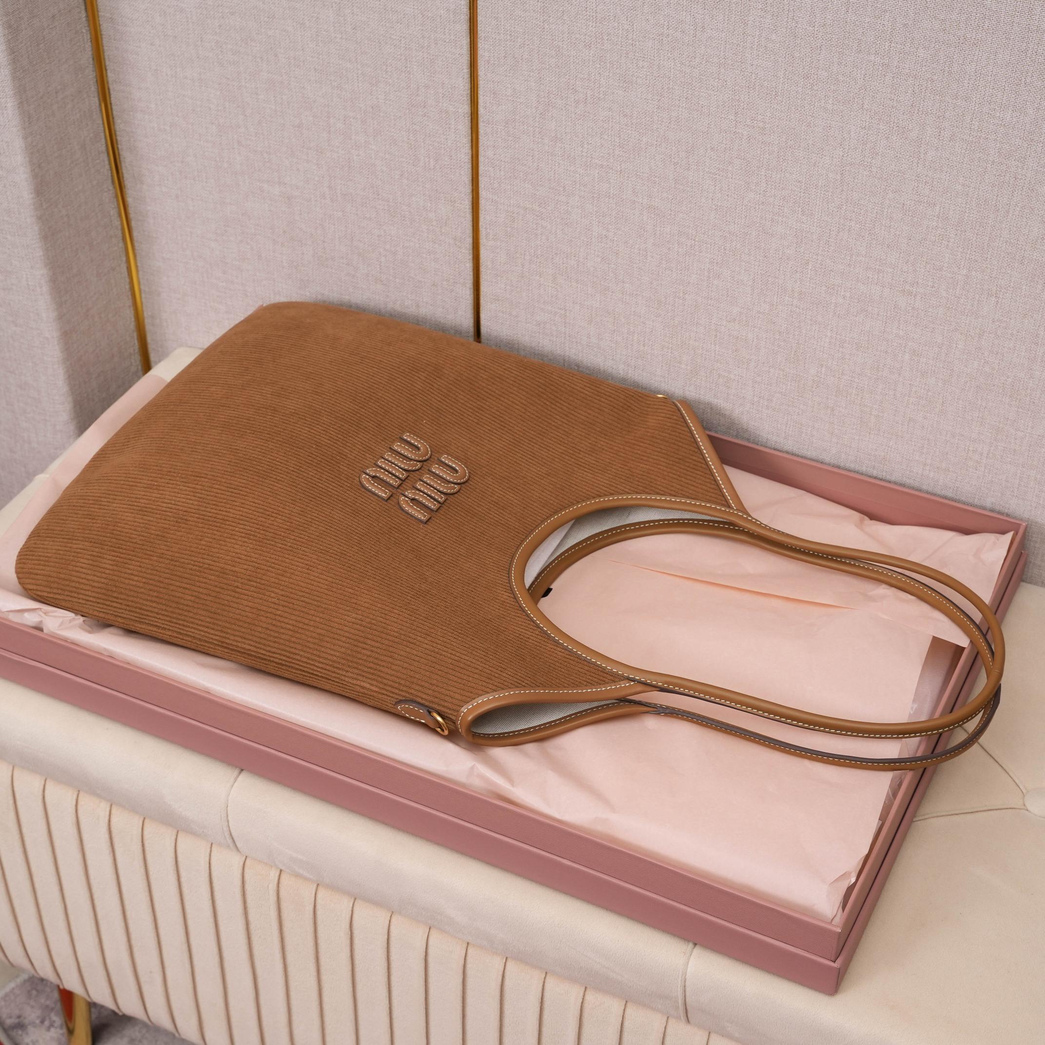 Miu Miu レディーストートバッグ|軽量|ブラウン