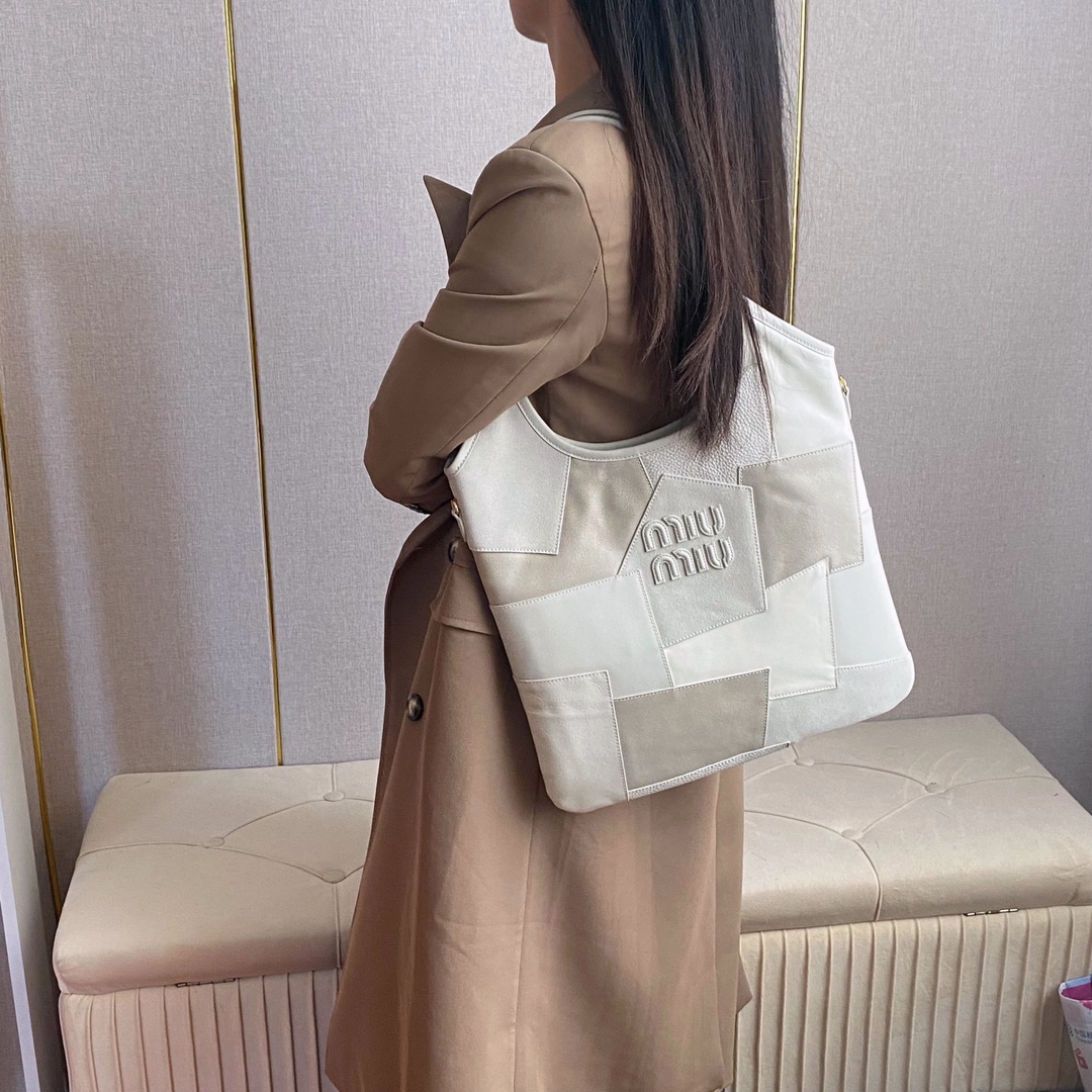 Miu Miu レディーストートバッグ パッチワークデザイン オフホワイト - 画像 3
