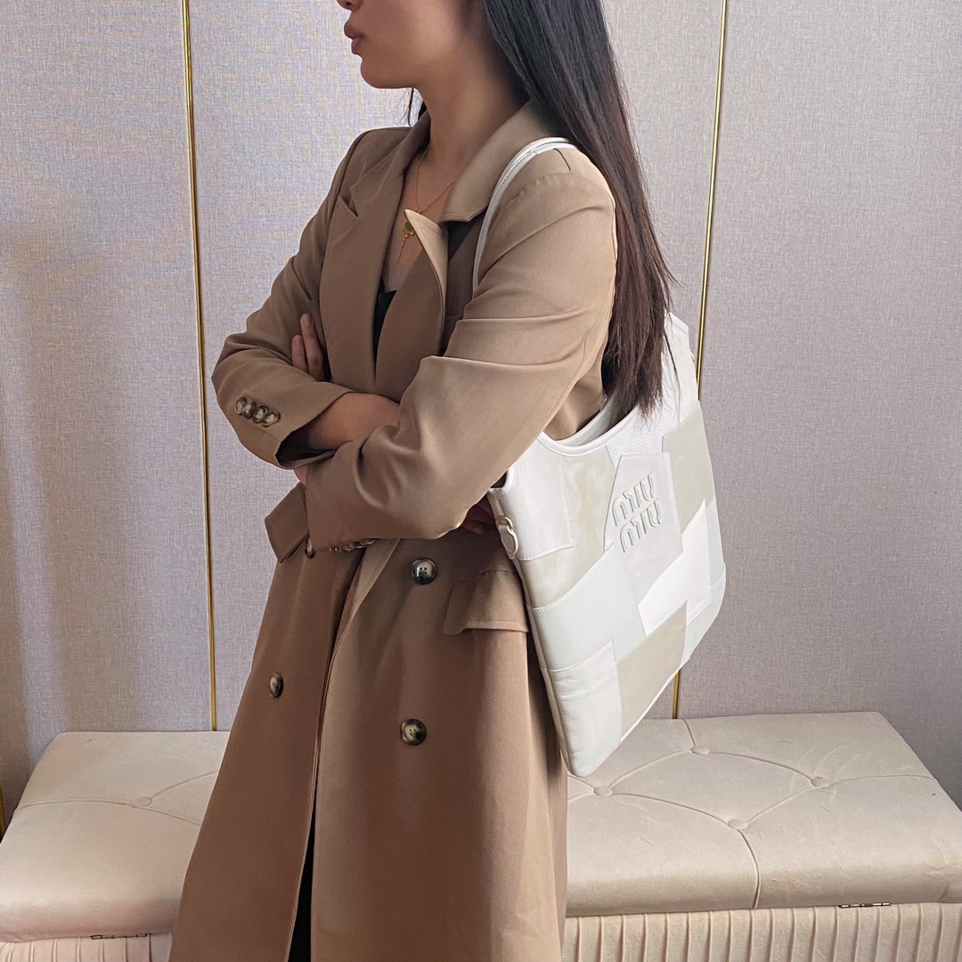 Miu Miu レディーストートバッグ パッチワークデザイン オフホワイト - 画像 4