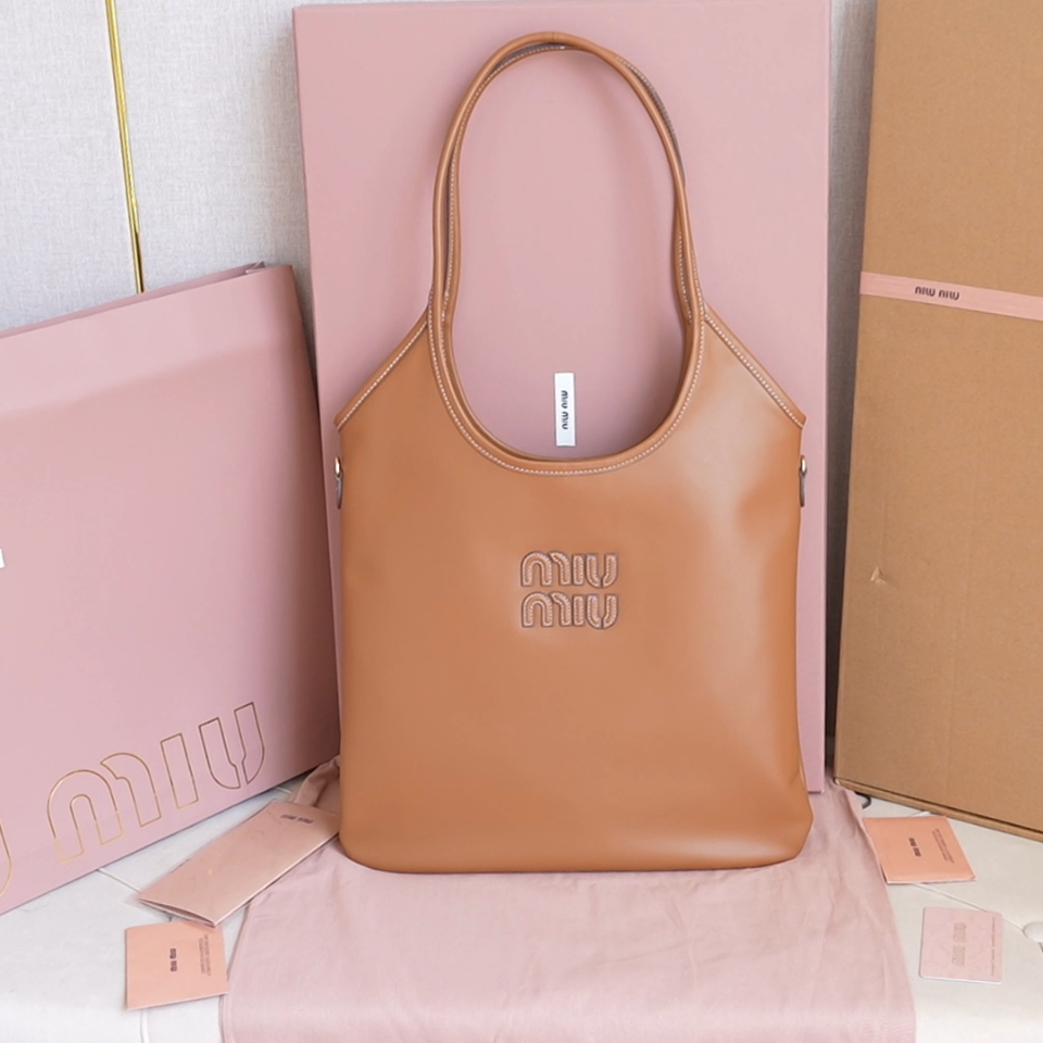 ミュウミュウ レディーストートバッグ 軽量|ベージュ