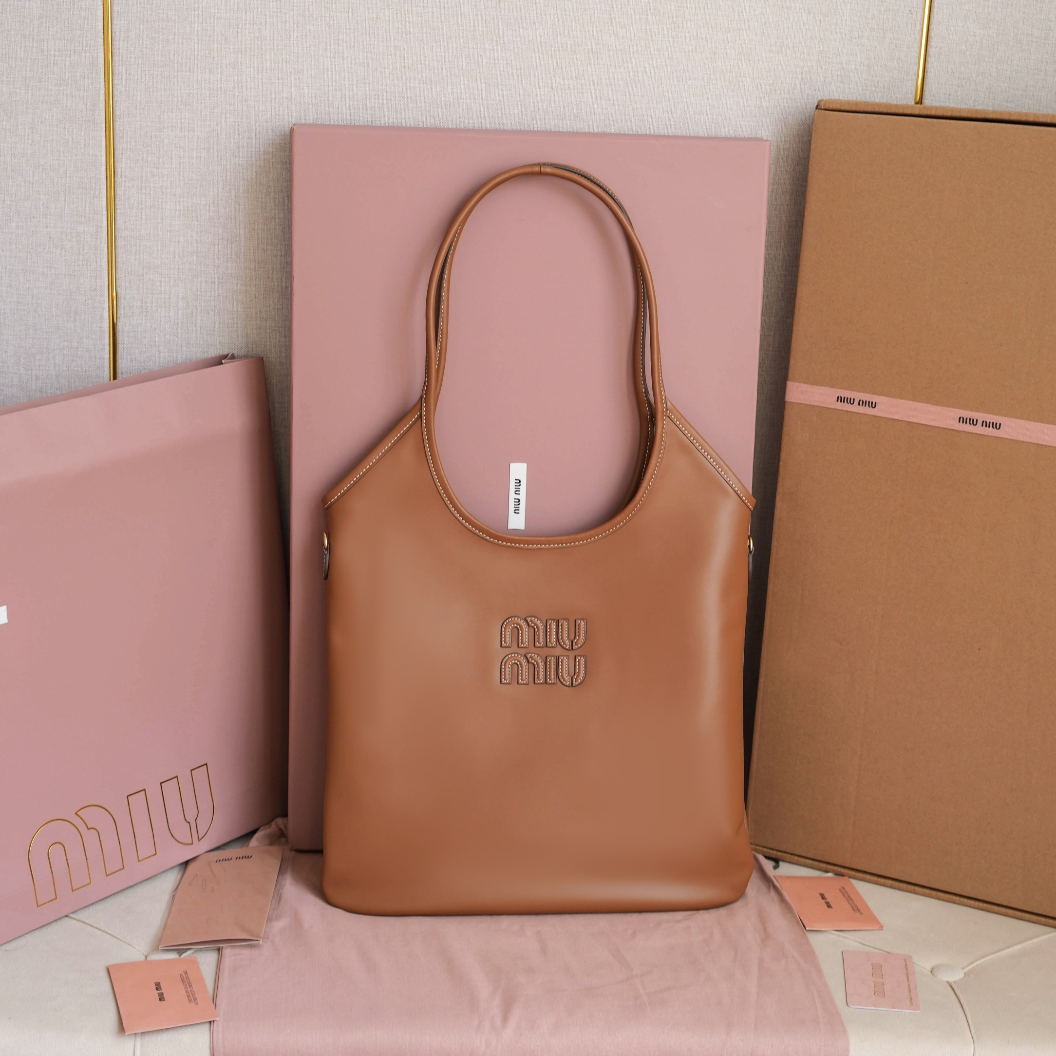 MIU MIU レディーストートバッグ | コンパクト|ベージュ
