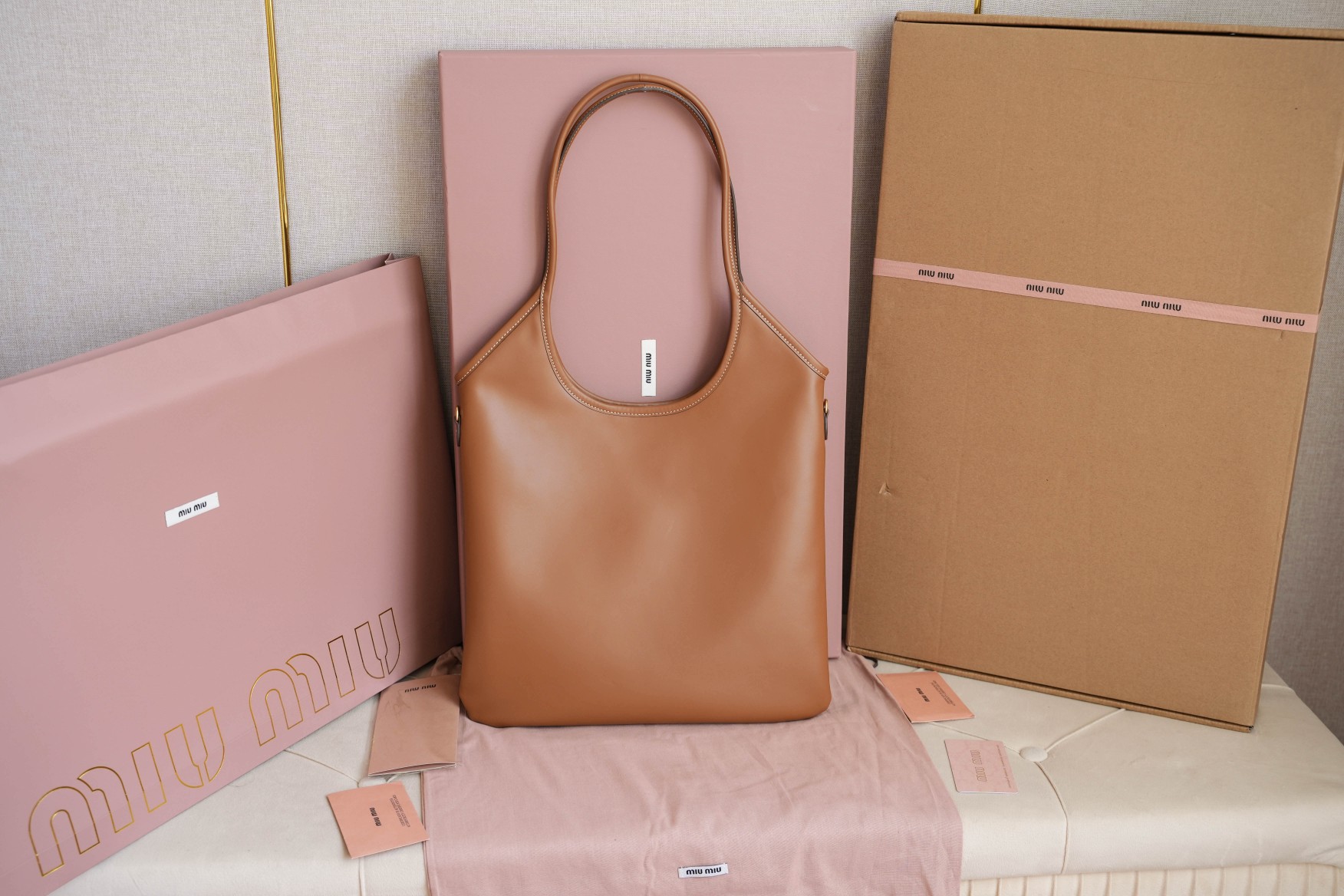 MIU MIU レディーストートバッグ | コンパクト|ベージュ - 画像 2