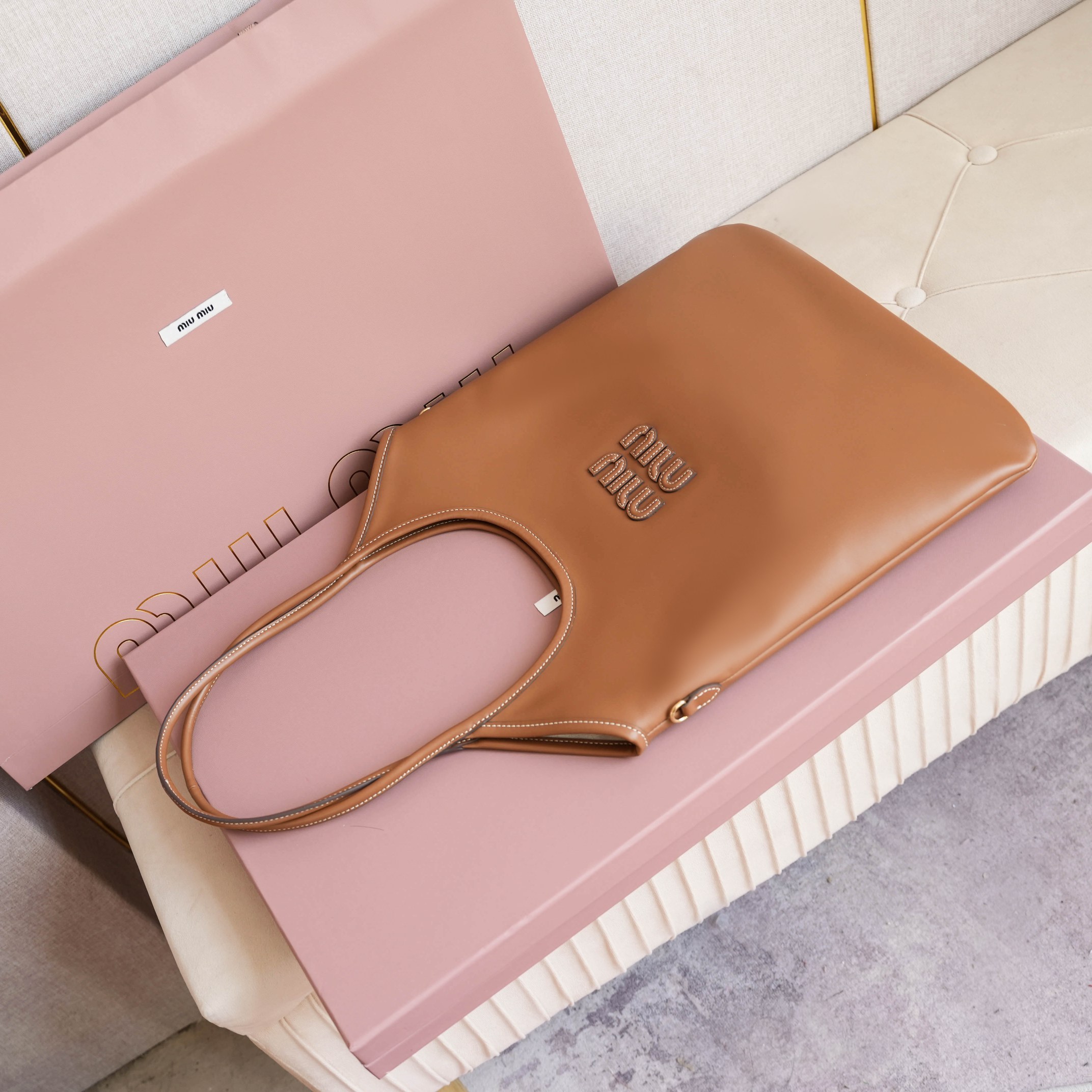 MIU MIU レディーストートバッグ | コンパクト|ベージュ - 画像 3