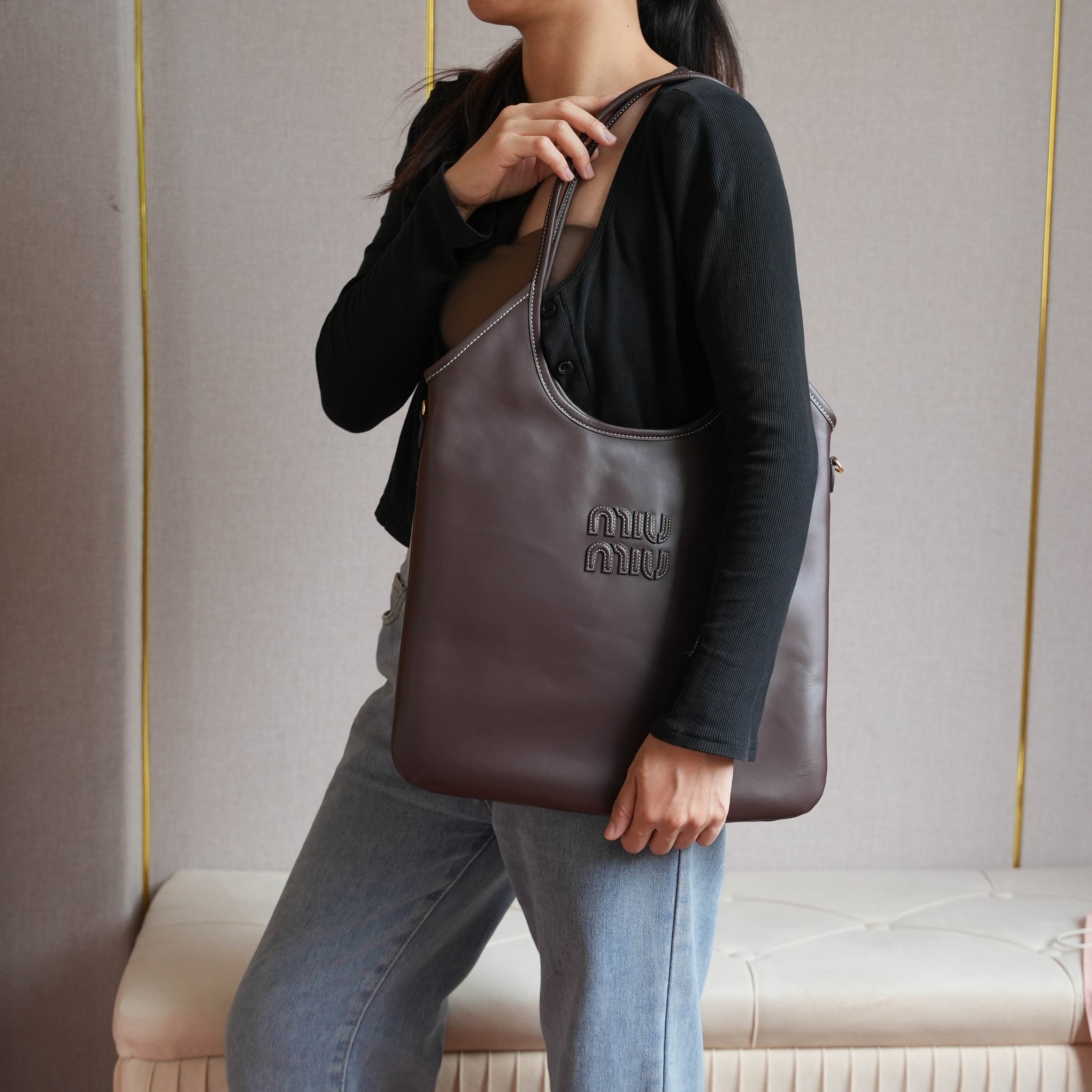 Miu Miu ハンドバッグ | レザー | ブラウン | コンパクト収納 - 画像 3