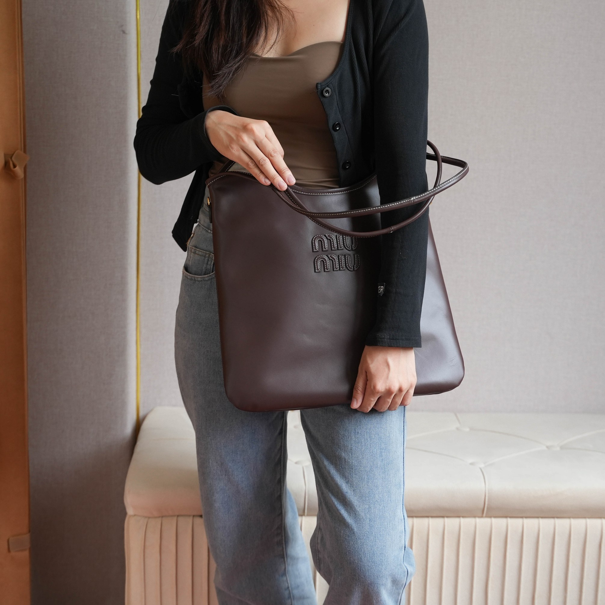 Miu Miu ハンドバッグ | レザー | ブラウン | コンパクト収納 - 画像 4