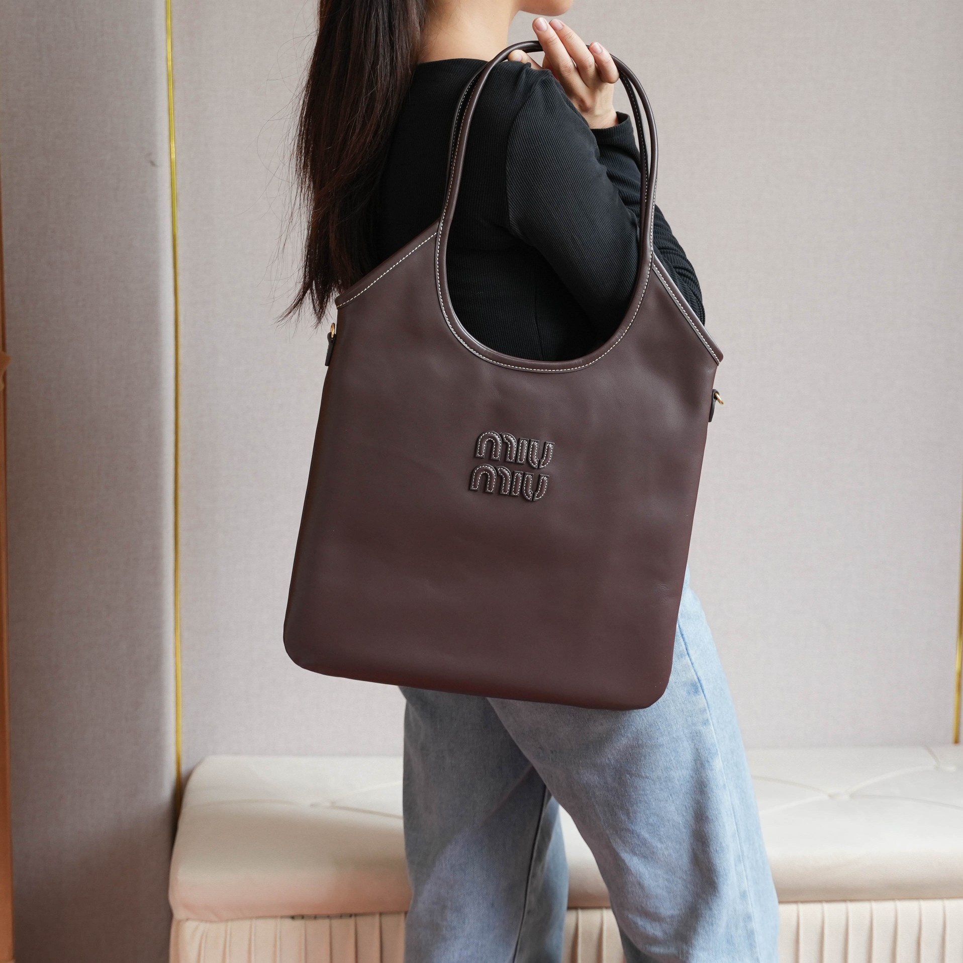 Miu Miu ハンドバッグ | レザー | ブラウン | コンパクト収納 - 画像 5