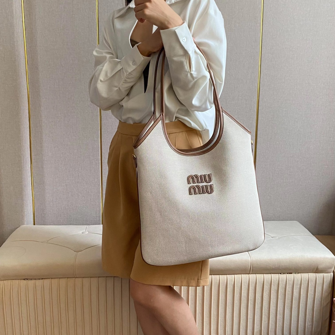 Miu Miu キャンバストートバッグ|軽量|ベージュ - 画像 5