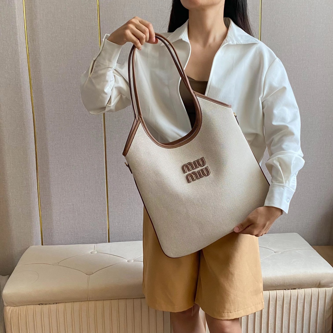 Miu Miu キャンバストートバッグ|軽量|ベージュ - 画像 6