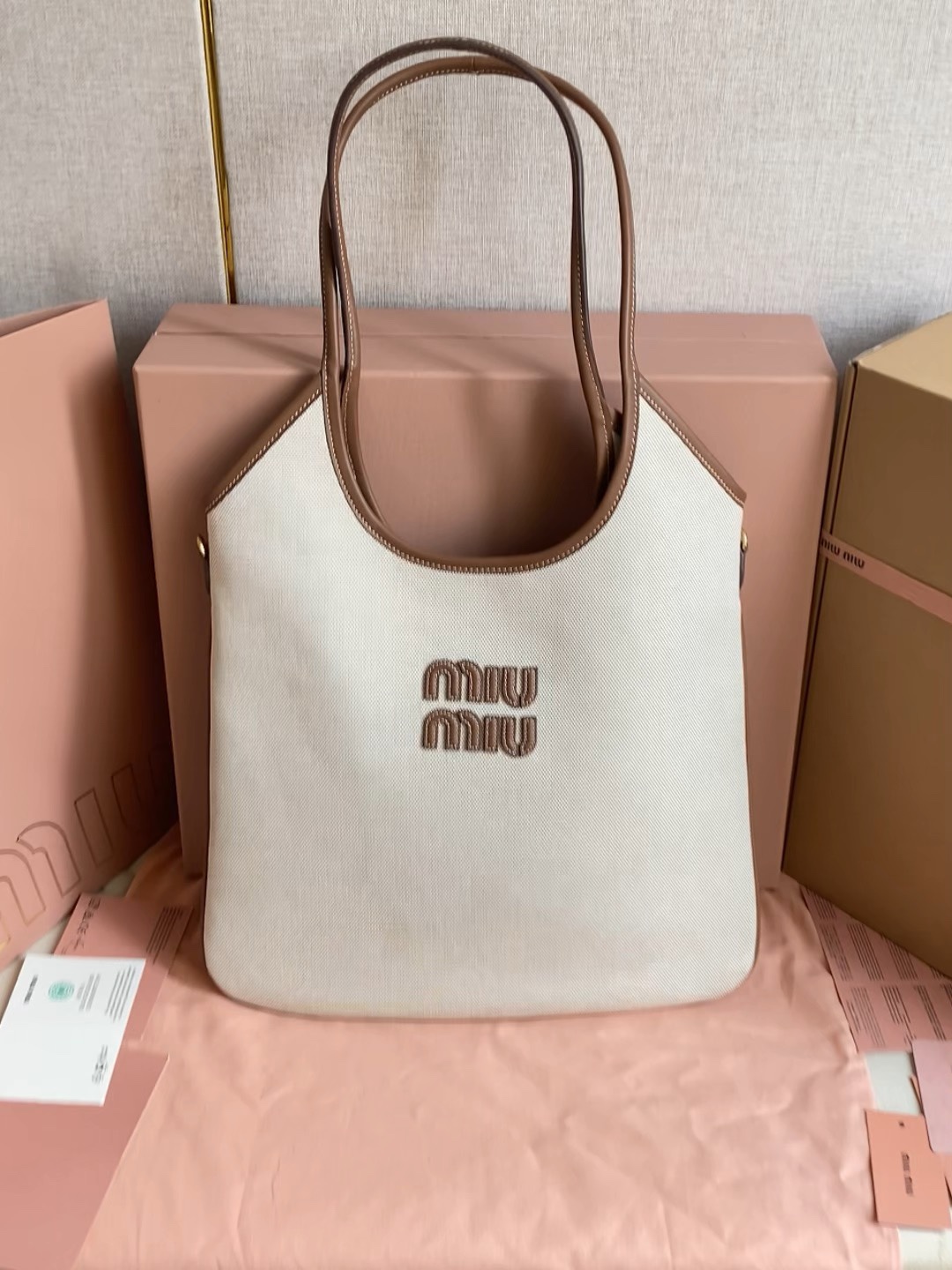 miu miu キャンバストートバッグ|軽量|ベージュ