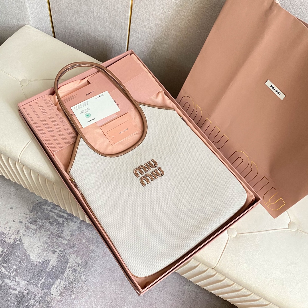 miu miu キャンバストートバッグ|軽量|ベージュ
