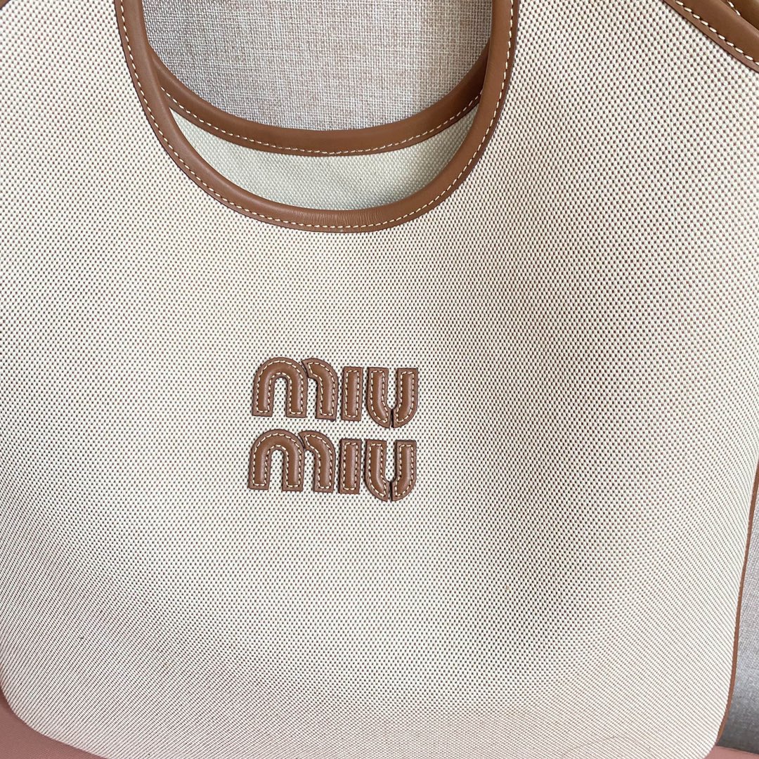 miu miu キャンバストートバッグ|軽量|ベージュ - 画像 3
