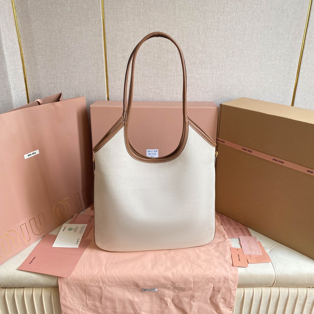 Miu Miu バッグ | メッシュ素材 | ベージュ | 軽量コンパクト|ビジネス用|プレゼント用 - 画像 2