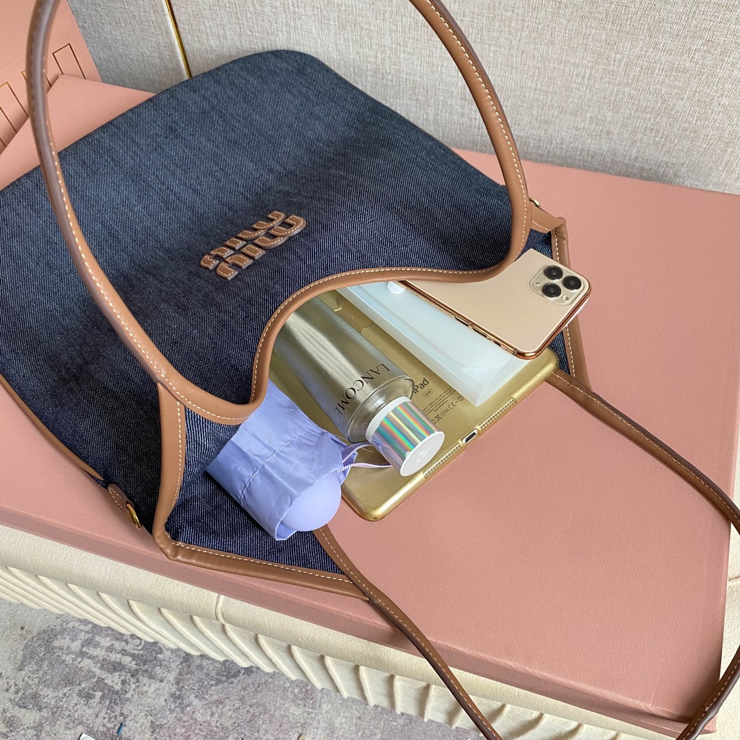 Miu Miu デニムトートバッグ | 軽量|濃い青 - 画像 7