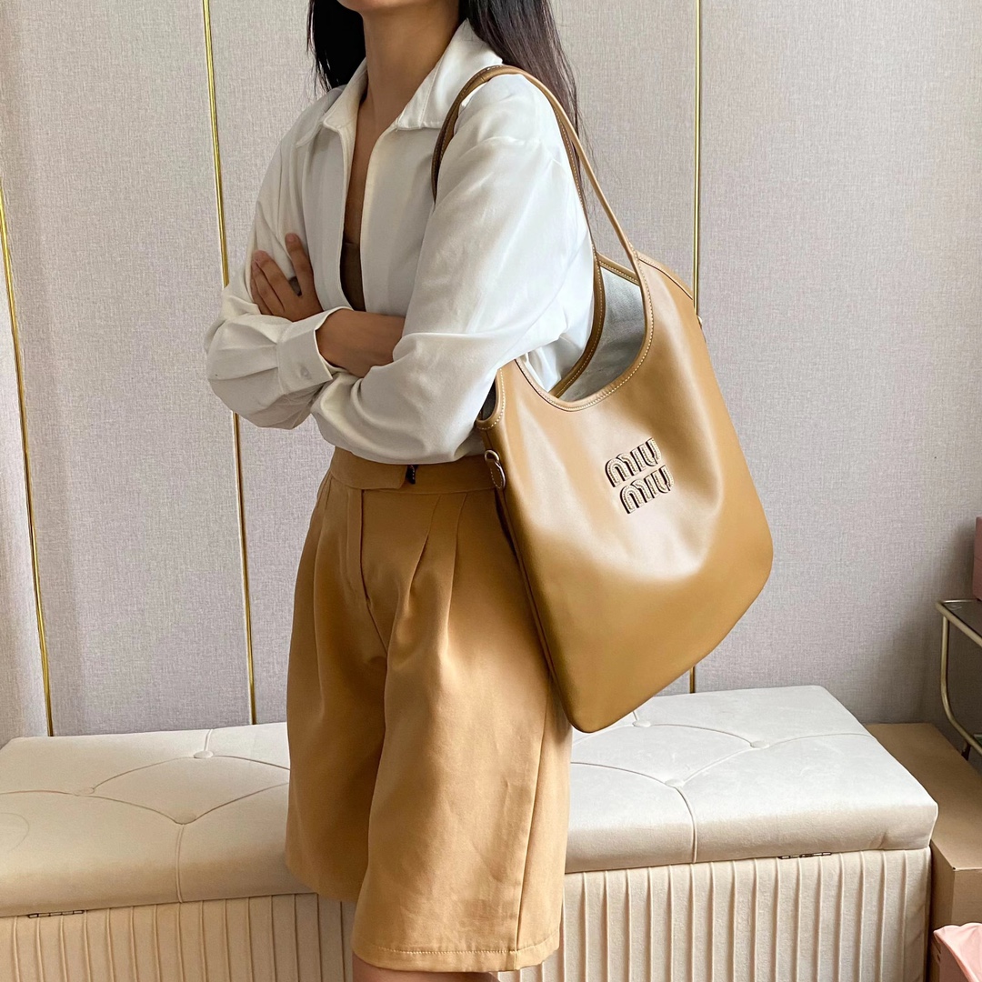 Miu Miu ショッピングバッグ | ブラウン | コンパクト収納力 - 画像 2