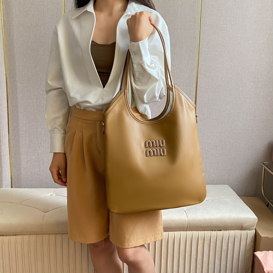 Miu Miu ショッピングバッグ | ブラウン | コンパクト収納力 - 画像 5