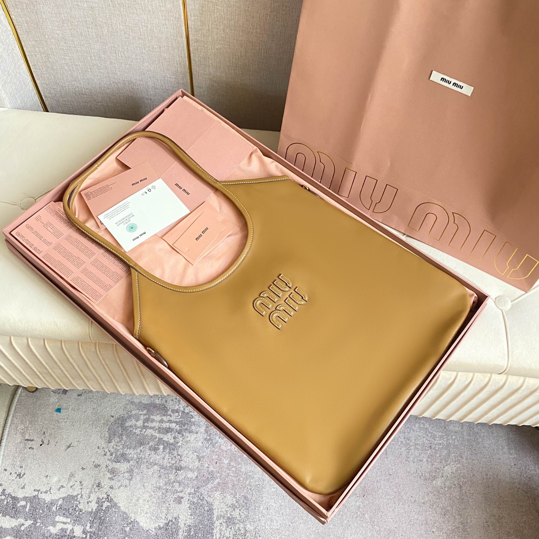 MIU MIU レディーストートバッグ | 大容量 | ベージュ