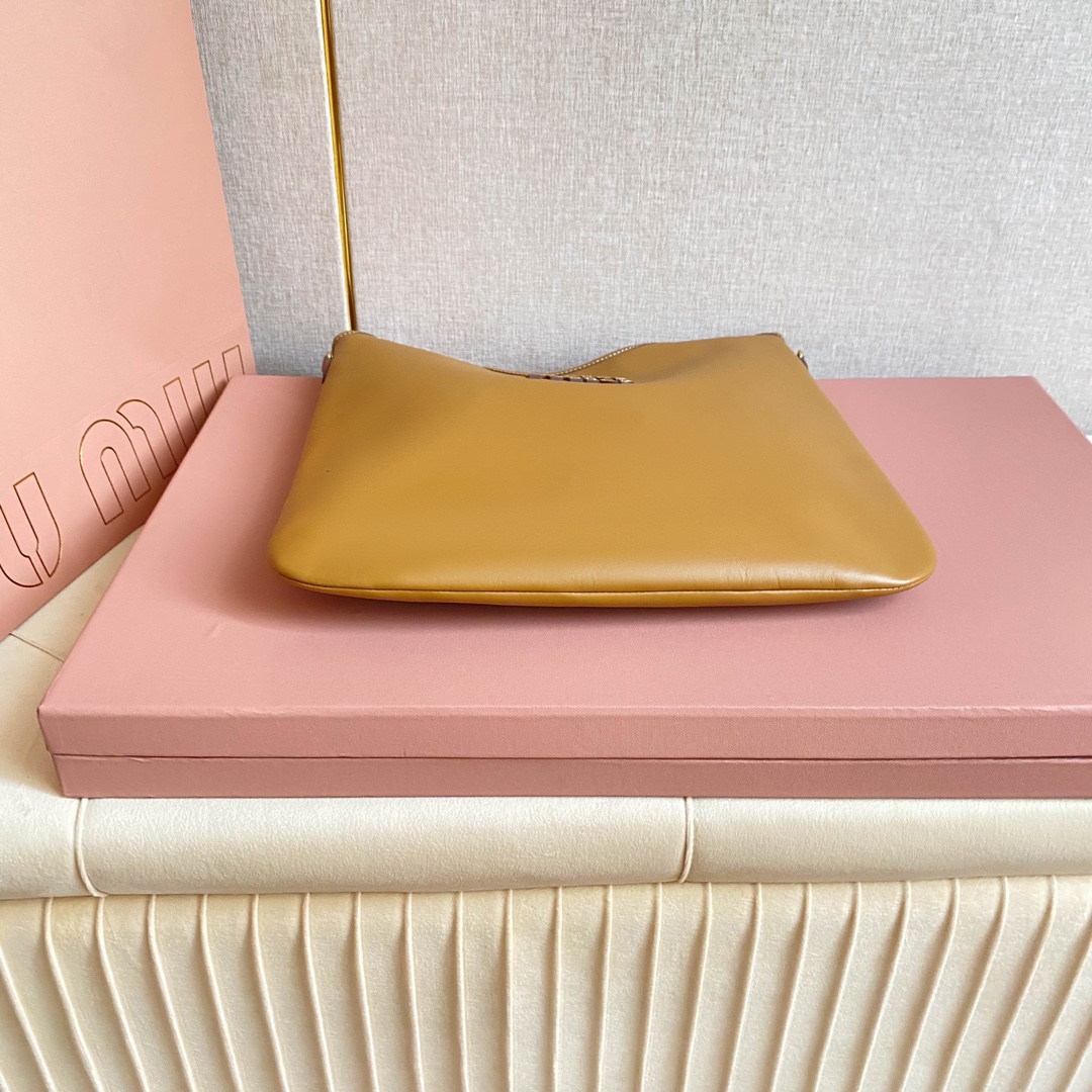 MIU MIU レディーストートバッグ | 大容量 | ベージュ - 画像 4