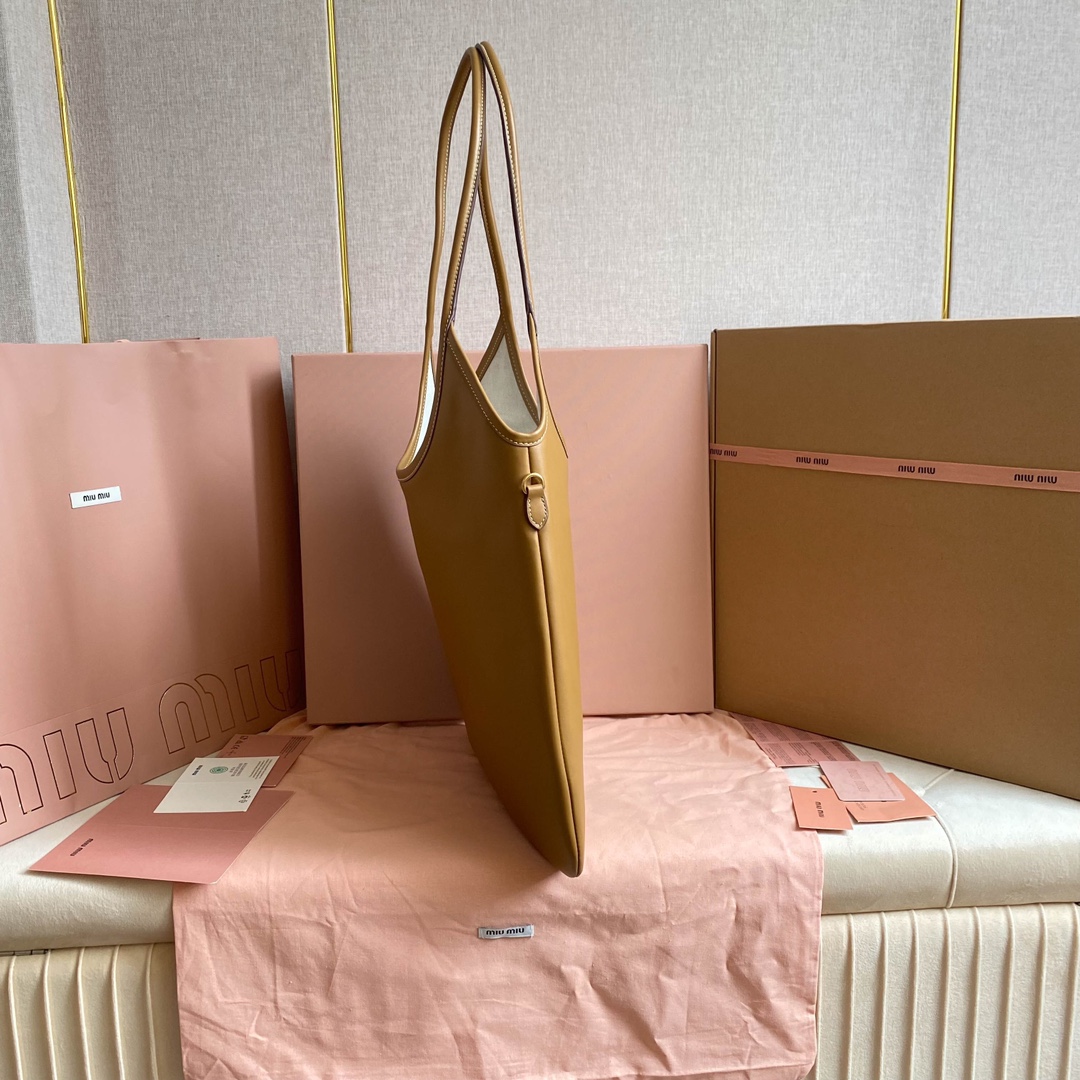 Miu Miu レディーストートバッグ | コンパクト | ベージュ - 画像 3