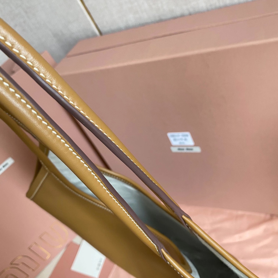 Miu Miu レディーストートバッグ | コンパクト | ベージュ - 画像 6