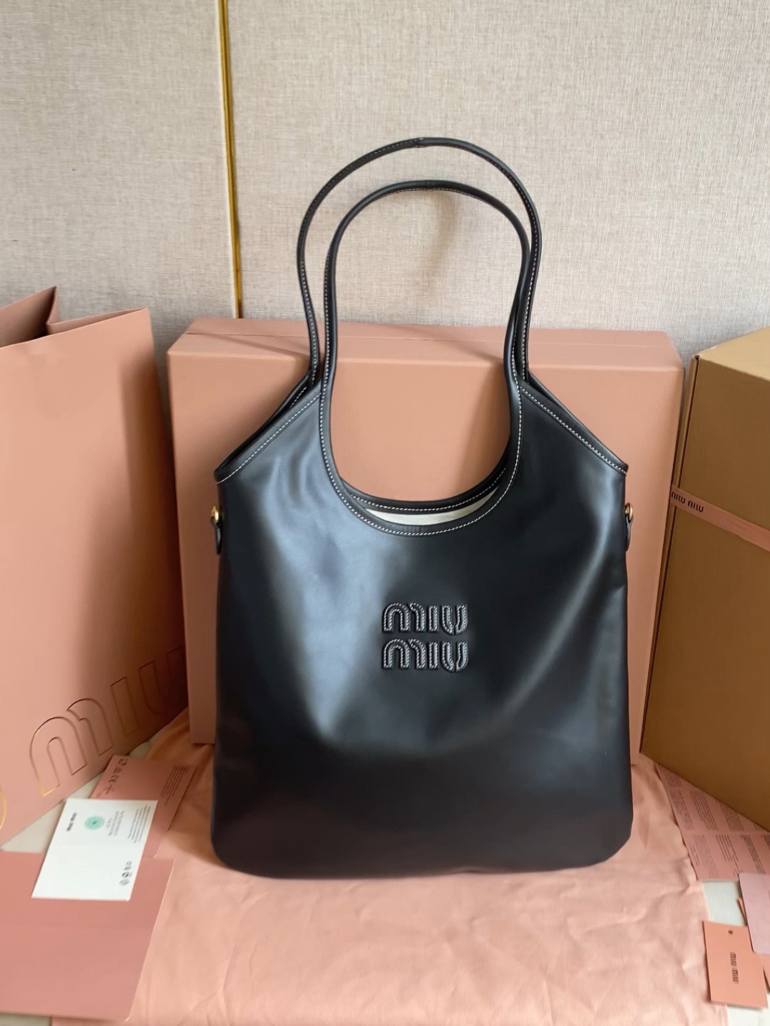 miu miu ショルダーバッグ 軽量|ブラック