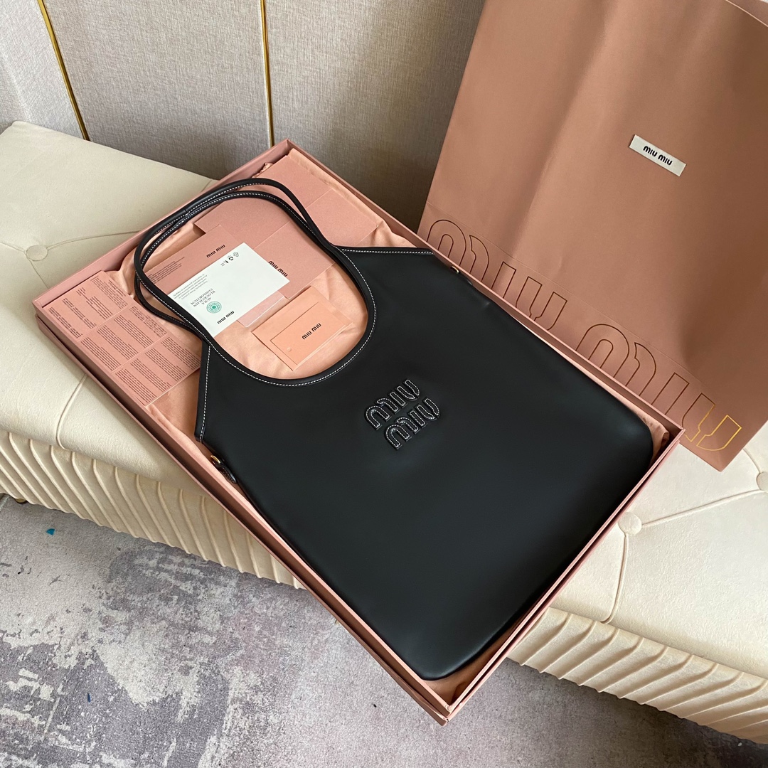 miu miu ハンドバッグ ミニ ブラック|コンパクト 収納力