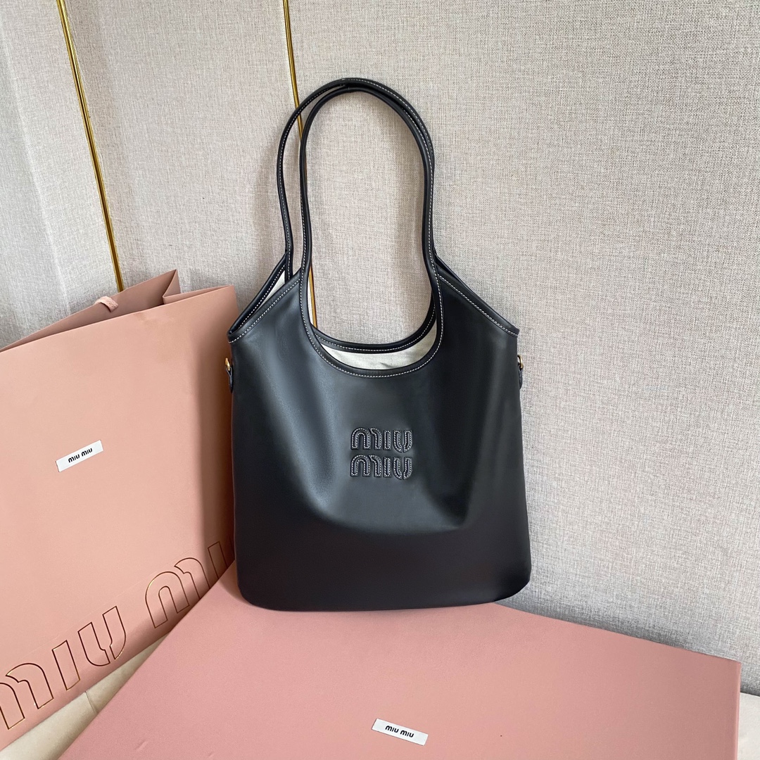 miu miu ハンドバッグ ミニ ブラック|コンパクト 収納力 - 画像 4