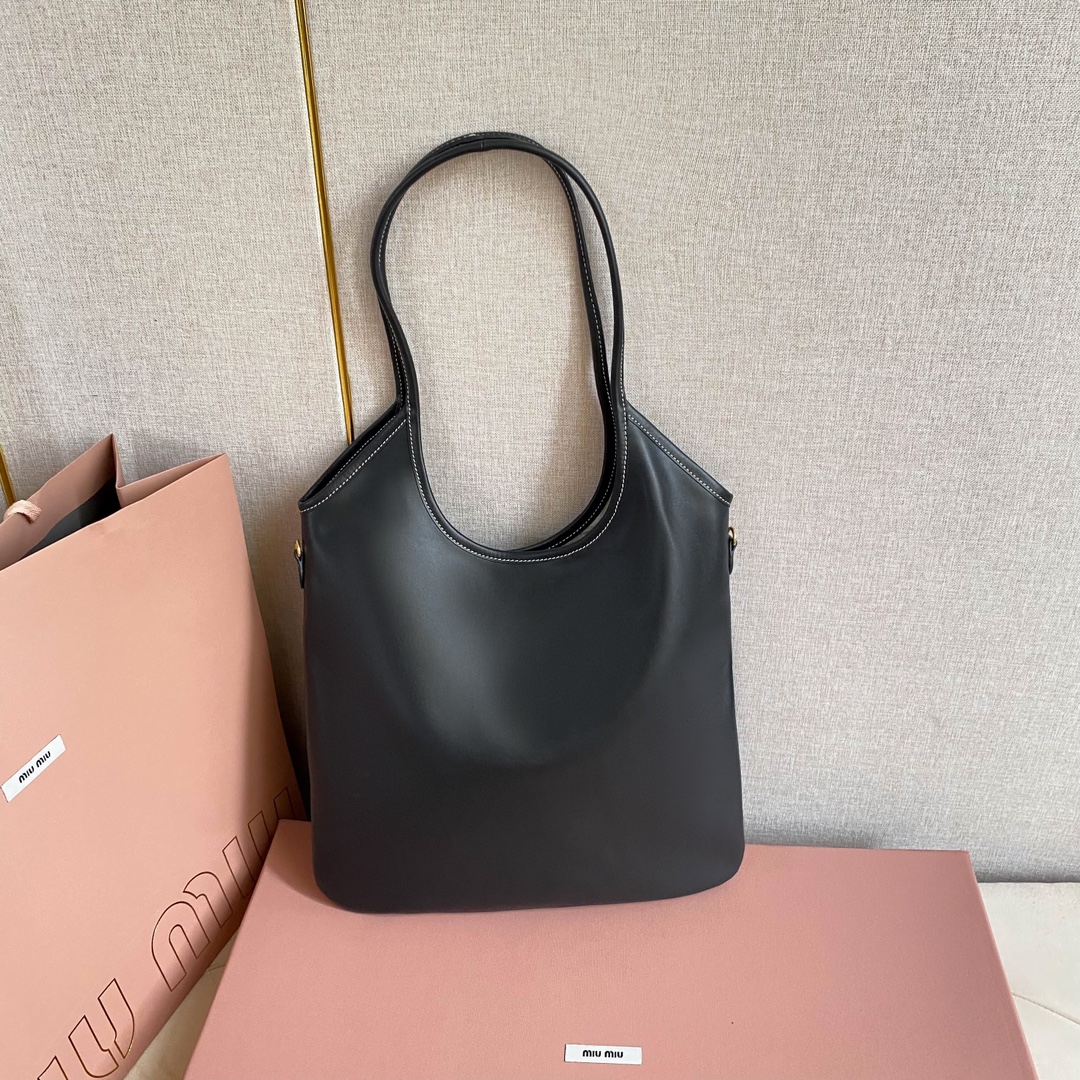 miu miu ハンドバッグ ミニ ブラック|コンパクト 収納力 - 画像 5