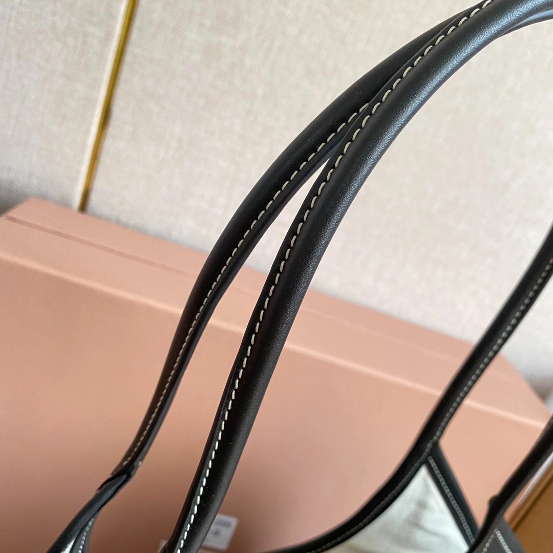 miu miu ハンドバッグ ミニ ブラック|コンパクト 収納力 - 画像 7