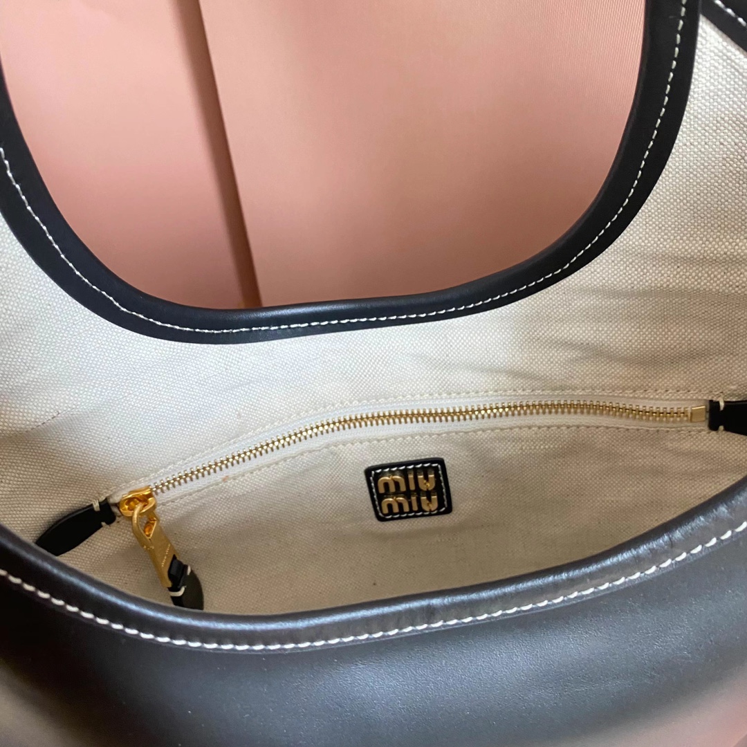 Miu Miu ハンドバッグ | ロゴ刺繍 ブラック - 画像 8