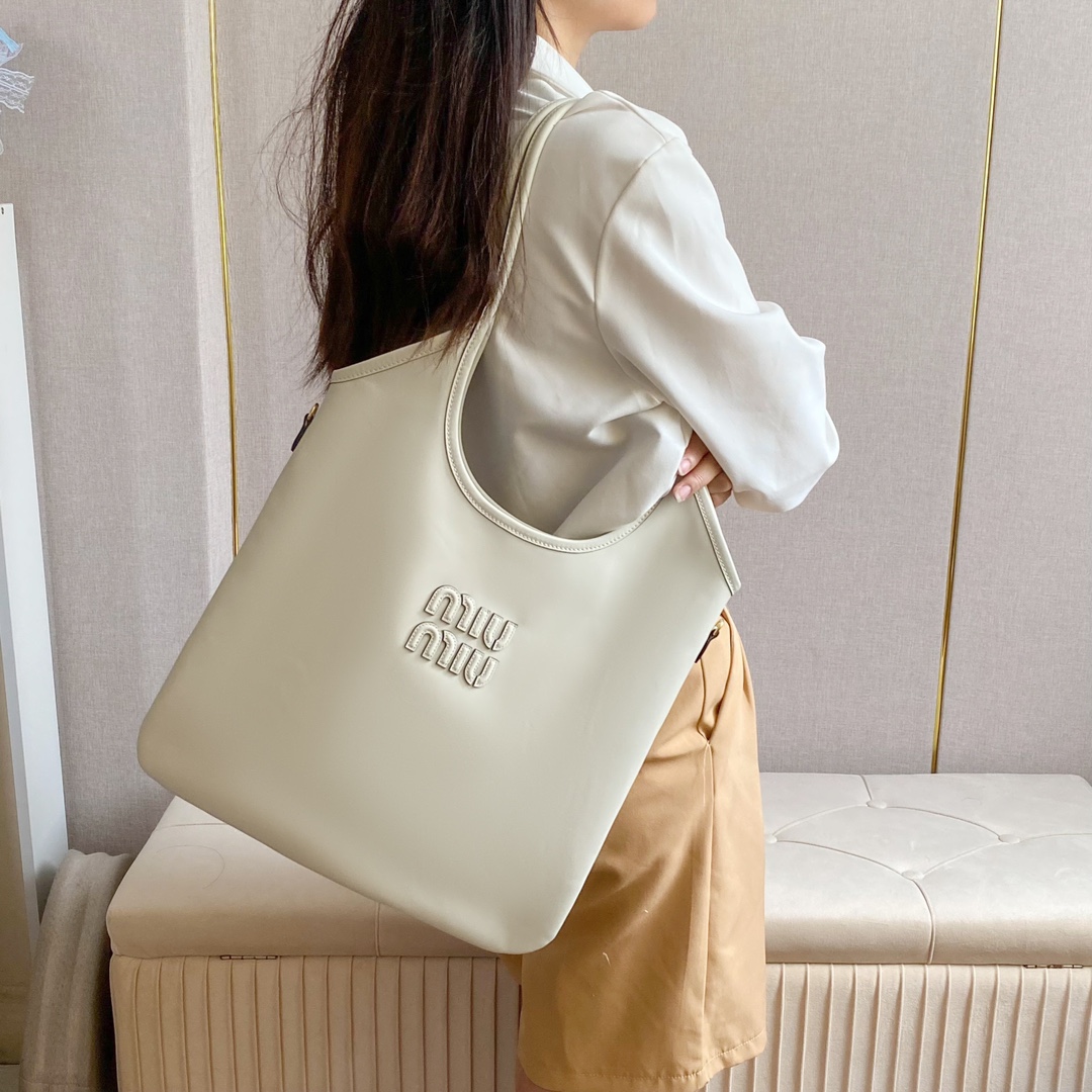 Miu Miu ハンドバッグ | 通勤用|軽量|白 - 画像 2