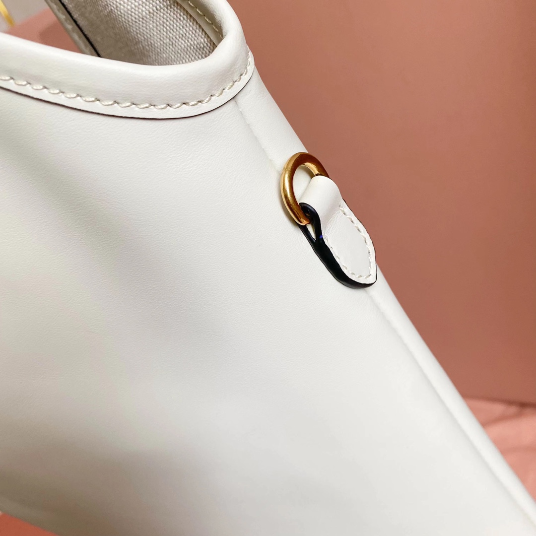 Miu Miu レディーストートバッグ | ブランドロゴ ホワイト - 画像 7