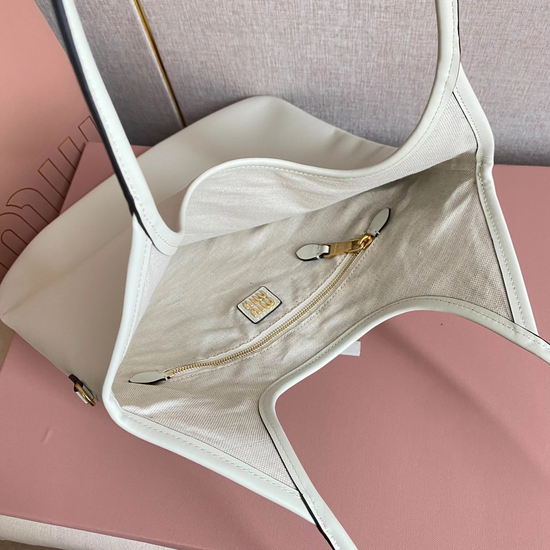 Miu Miu レディーストートバッグ | ブランドロゴ ホワイト - 画像 9