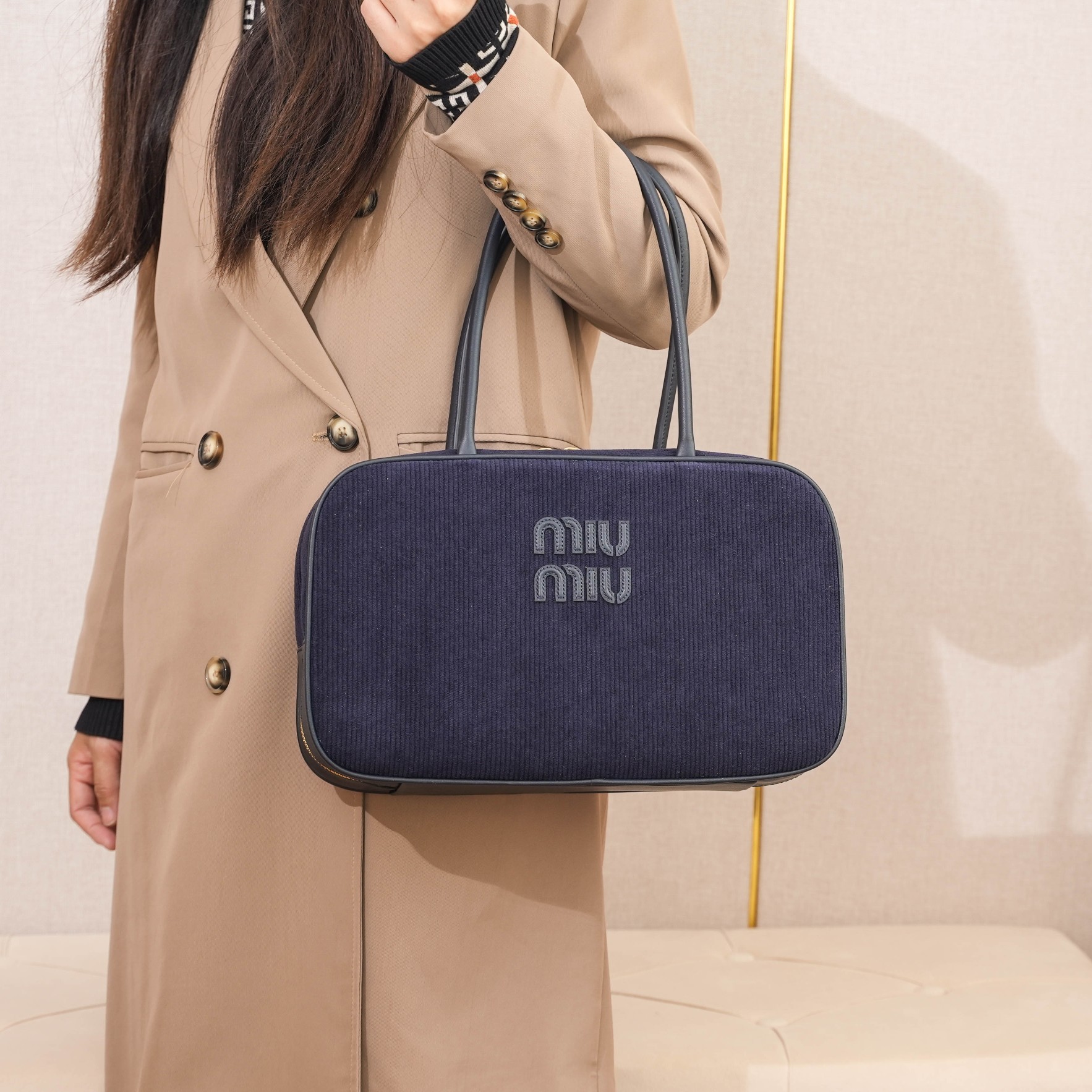 Miu Miu ハンドバッグ | リブ素材 | ネイビー|コンパクト|ビジネス用