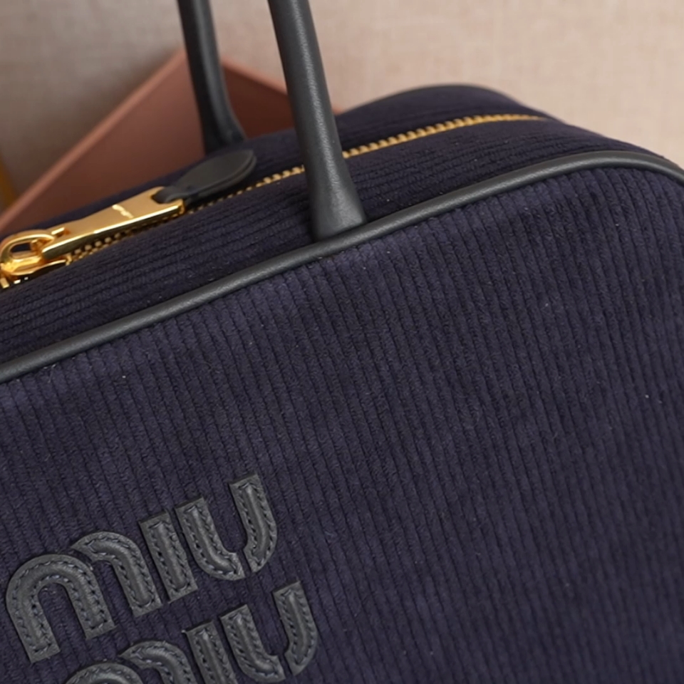 ミュウミュウ レディーストートバッグ 軽量 コンパクト ネイビー