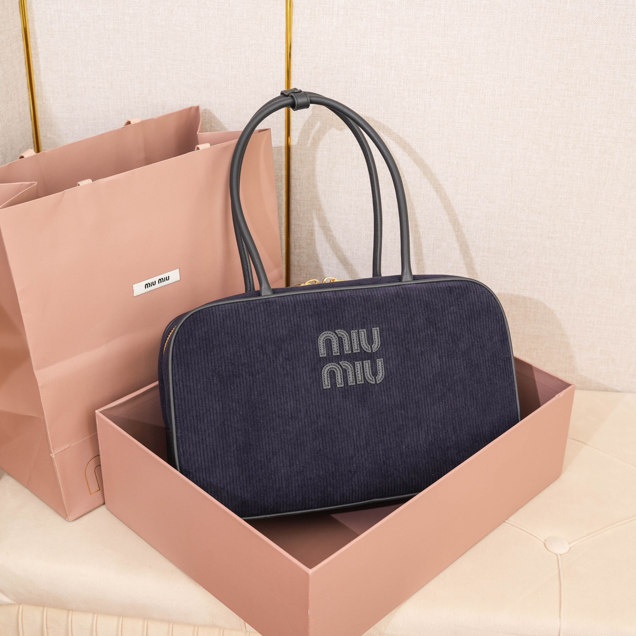 Miu Miu ミュウミュウ ボストンバッグ 軽量 コンパクト ブルー