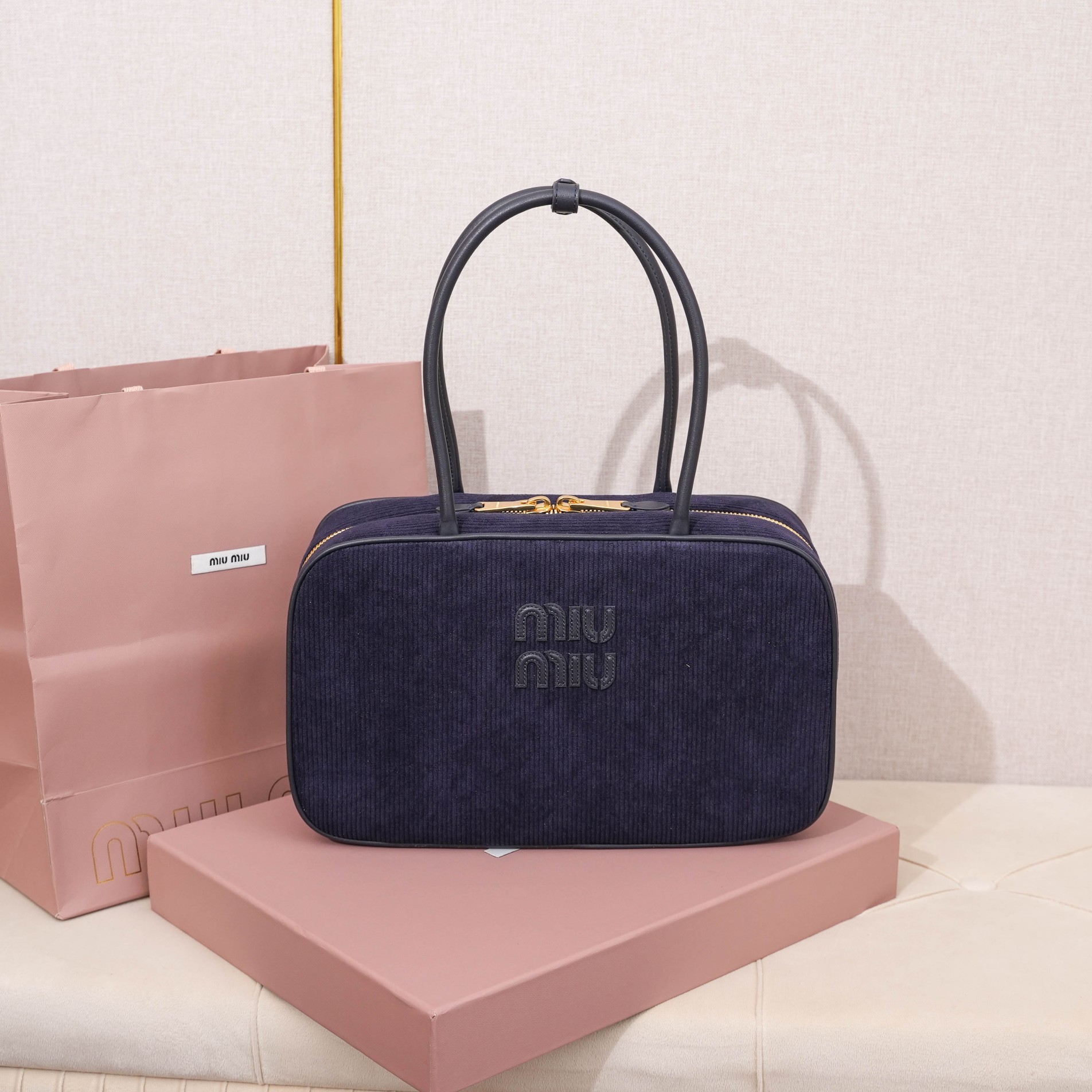 Miu Miu ミュウミュウ ボストンバッグ 軽量 コンパクト ブルー - 画像 2