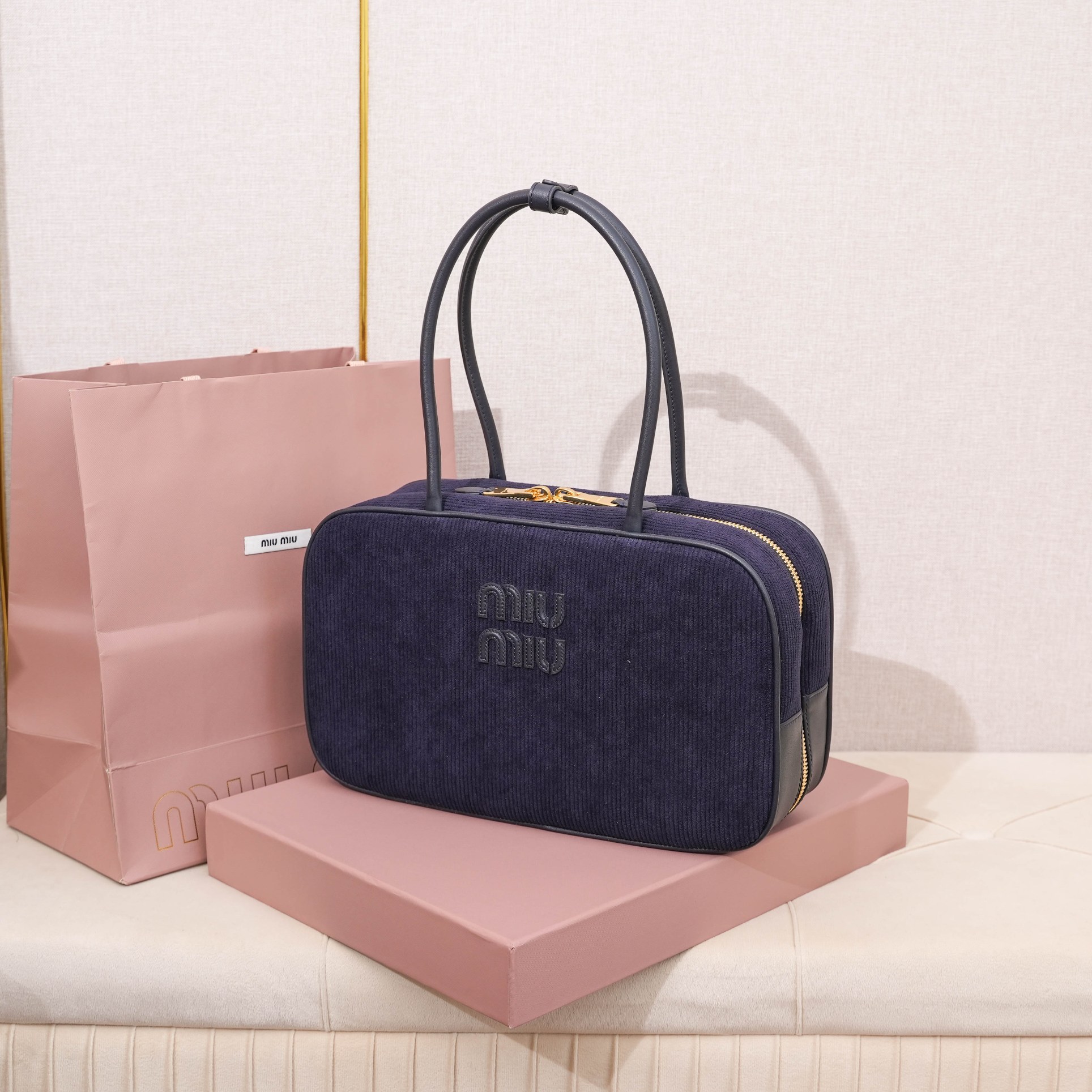 Miu Miu ミュウミュウ ボストンバッグ 軽量 コンパクト ブルー - 画像 3
