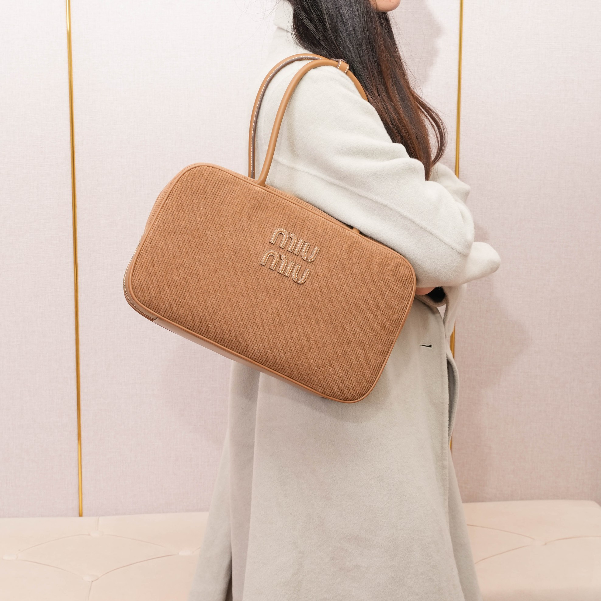 Miu Miu ハンドバッグ | コンパクト | ベージュ - 画像 2