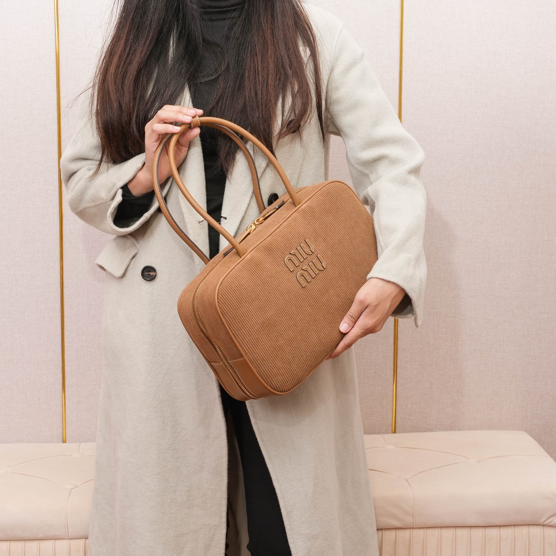 Miu Miu ハンドバッグ | コンパクト | ベージュ - 画像 3