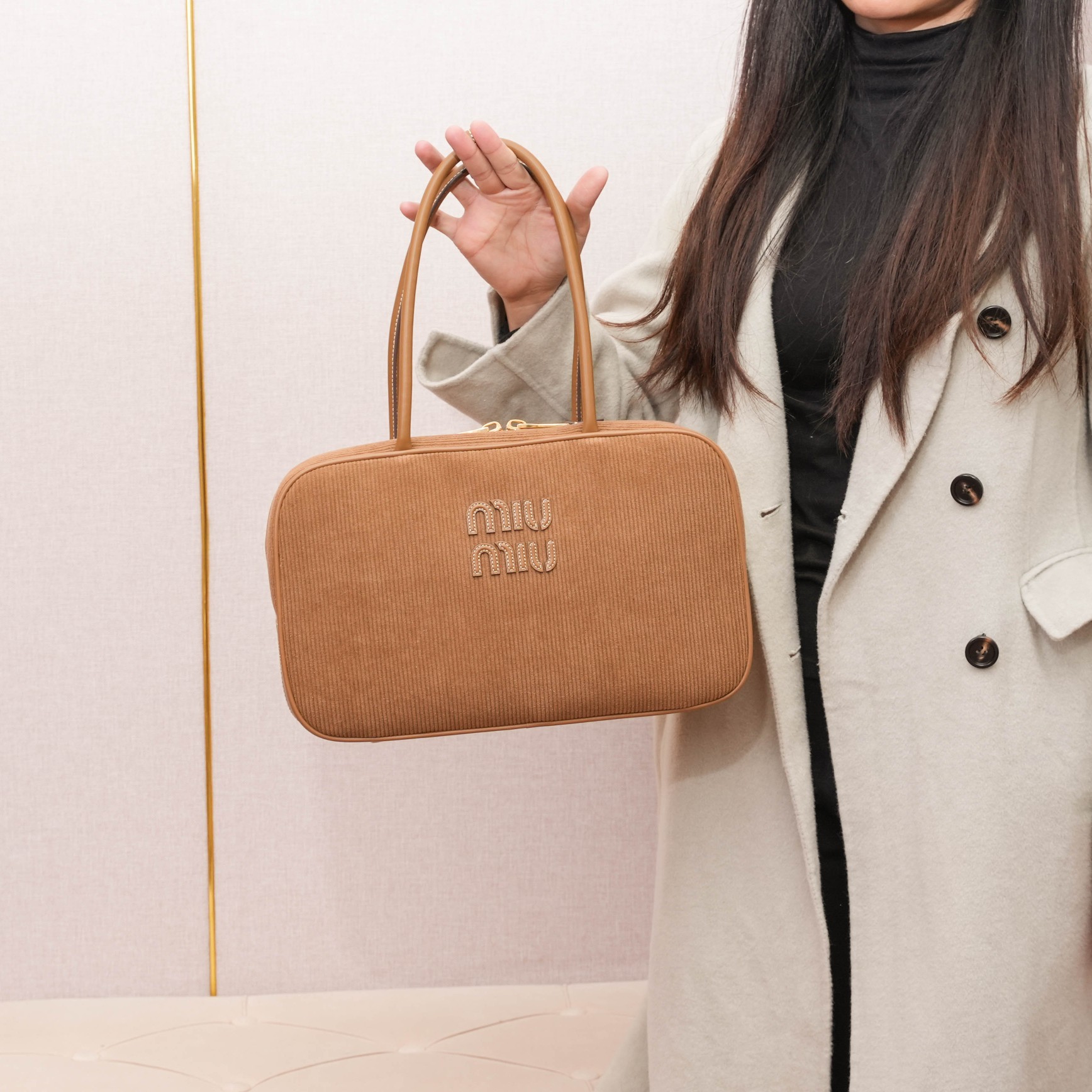 Miu Miu ハンドバッグ | コンパクト | ベージュ - 画像 4