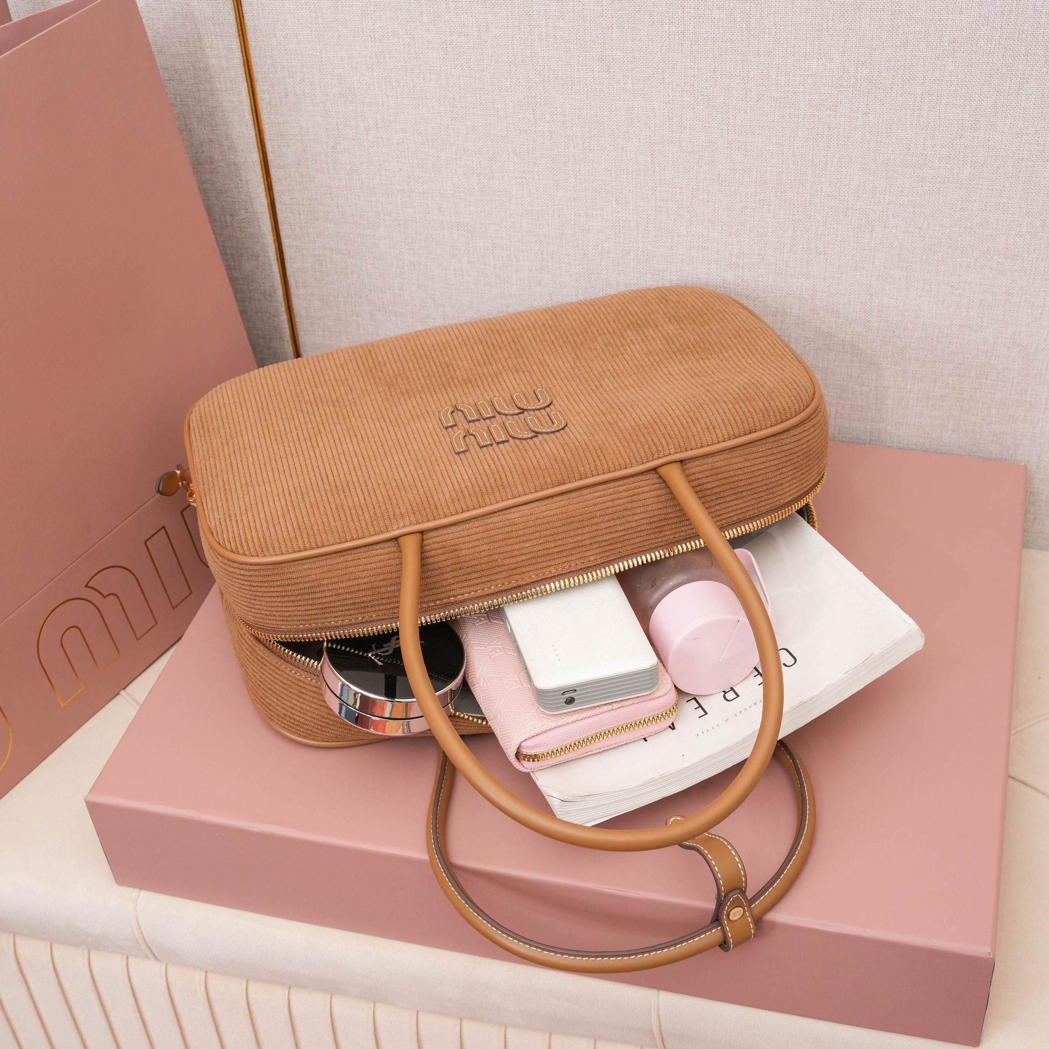 Miu Miu ミュウミュウ バッグ コンパクト 軽量 ベージュ - 画像 6