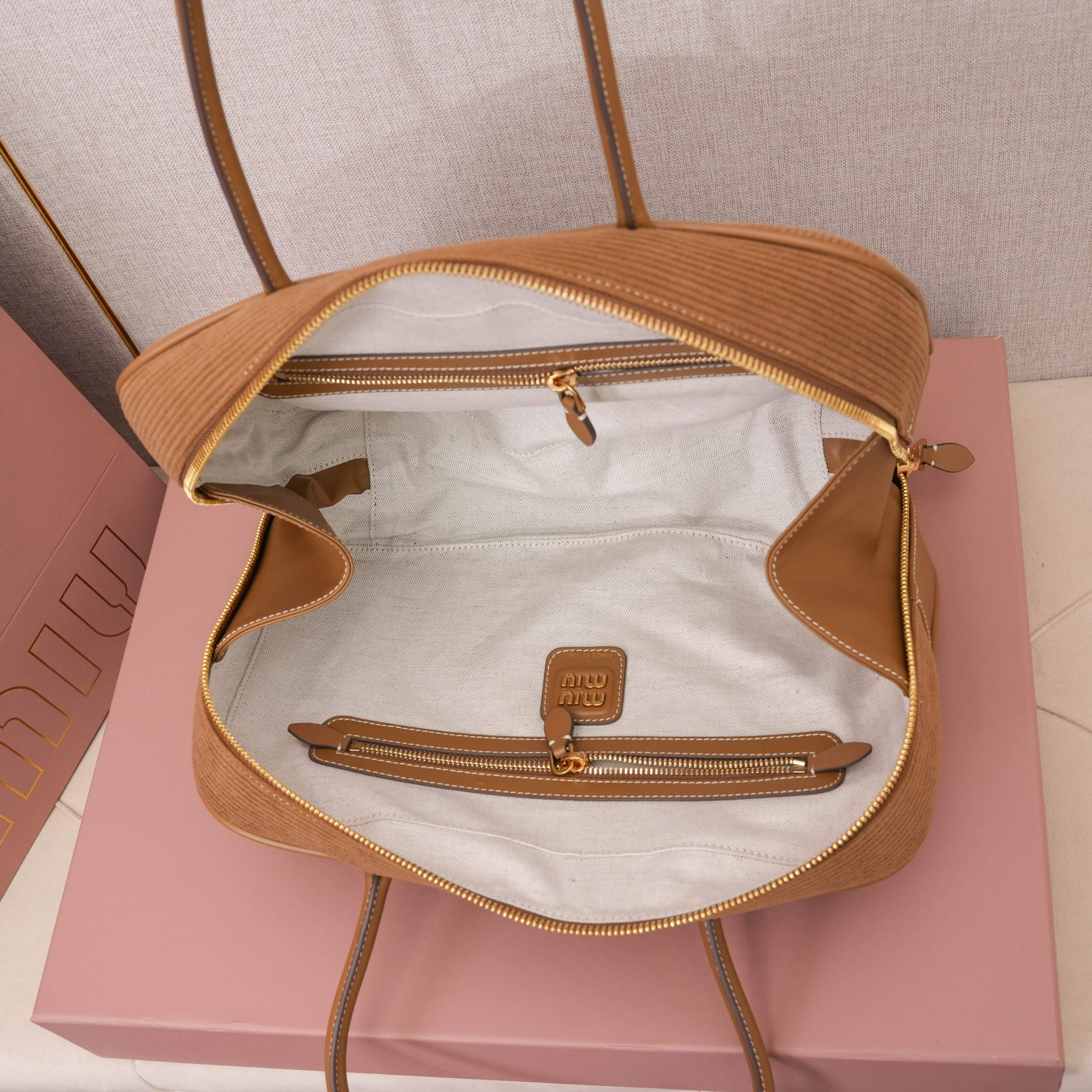 Miu Miu ミュウミュ キャンバスバッグ | コンパクト|ブラウン - 画像 9