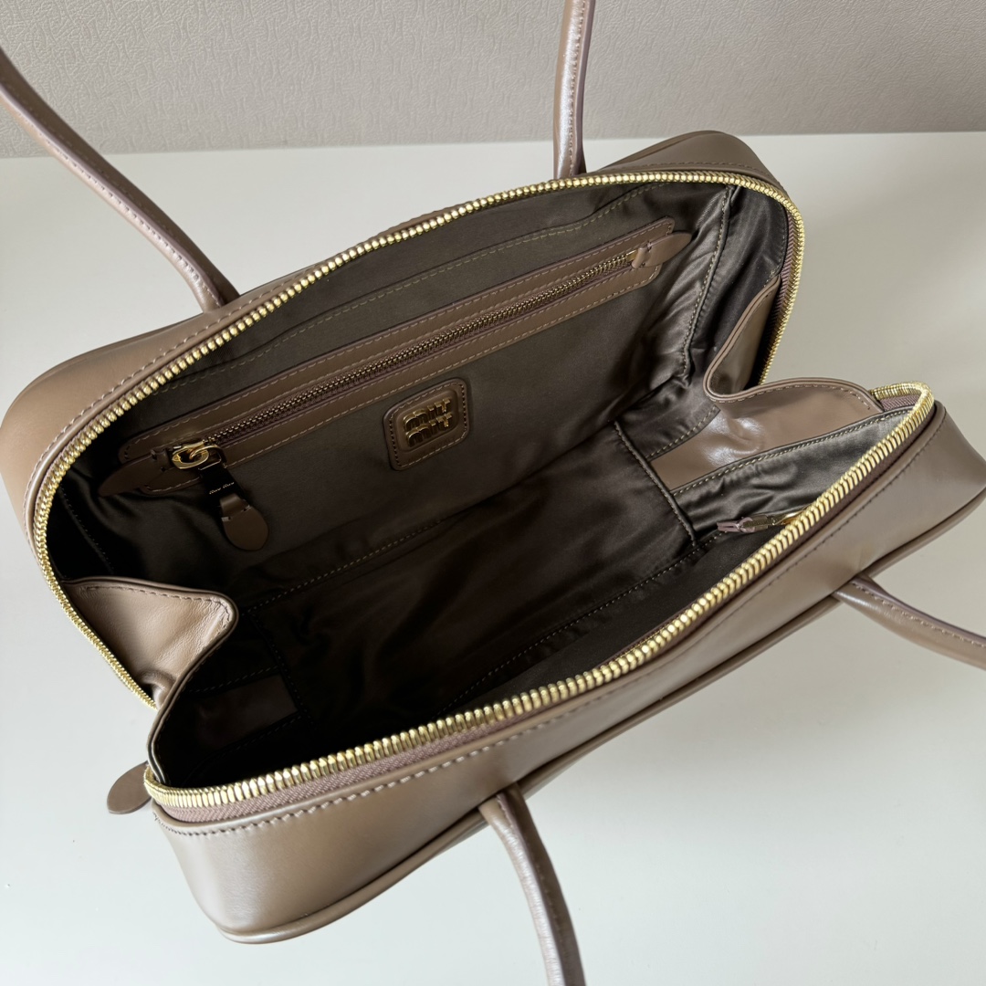 Miu Miu ミュウミュウ レディース バッグ | レザー ゴールドファスナー ブラウン - 画像 8