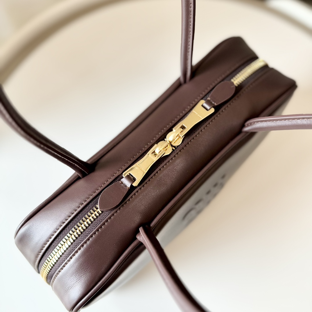 Miu Miu レザー ボストンバッグ | トートバッグ | エンボス加工 | ブラウン - 画像 6