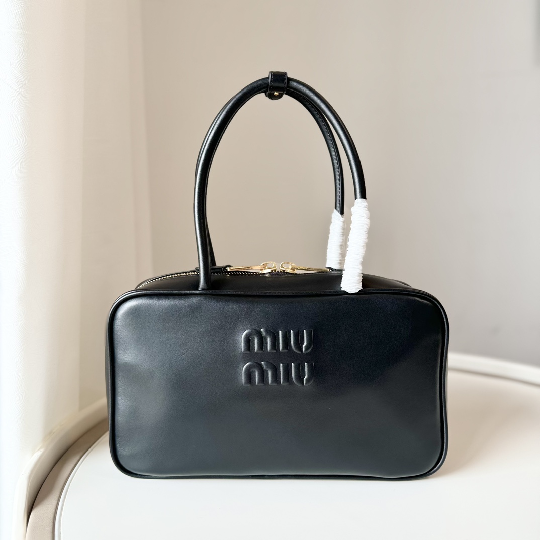 Miu Miu バッグ 本革 ゴールドジップ 黒