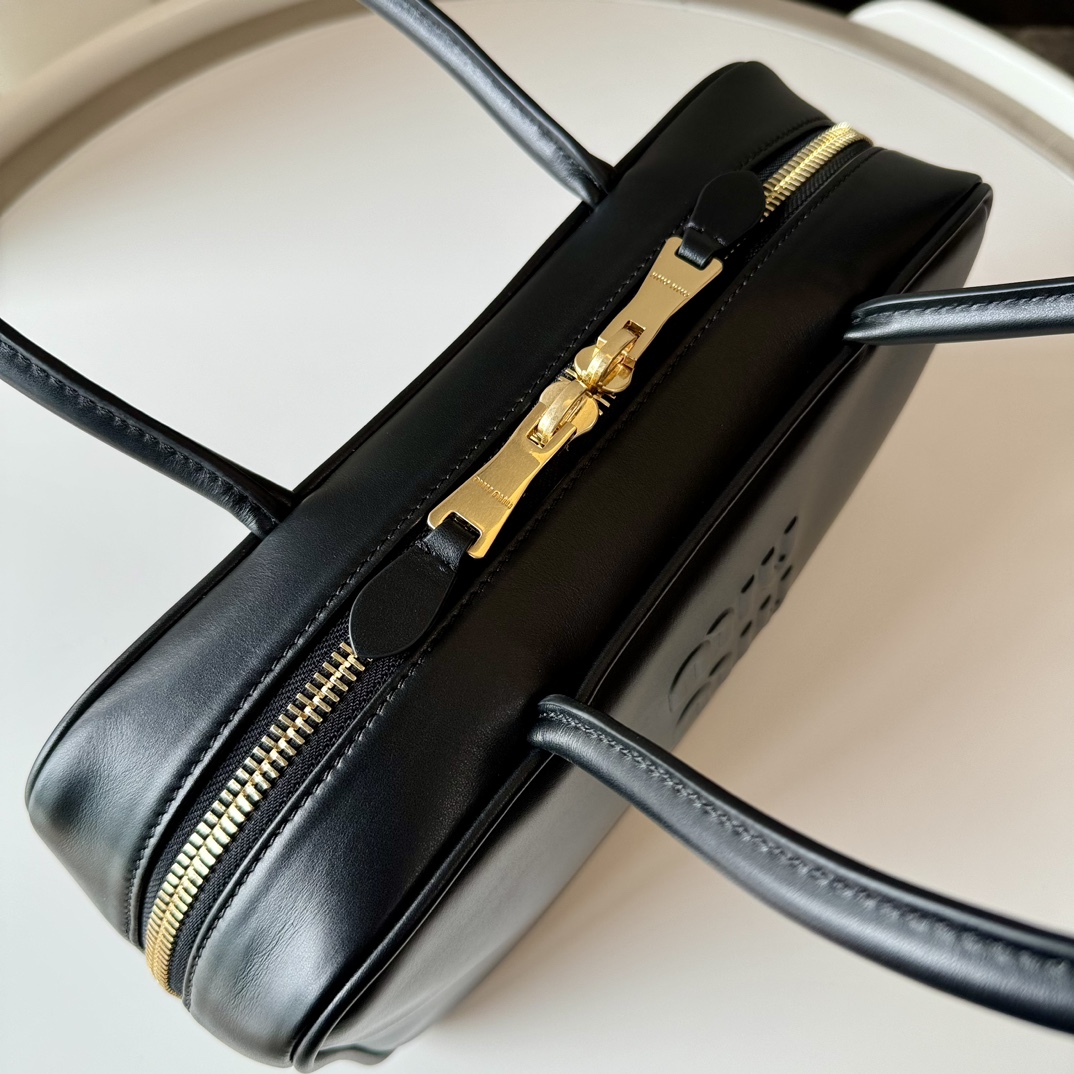 Miu Miu バッグ 本革 ゴールドジップ 黒 - 画像 6
